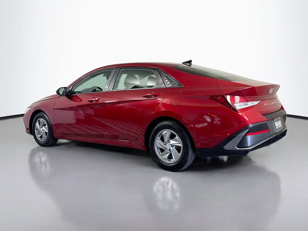 Used 2024 Hyundai Elantra SE Sedan