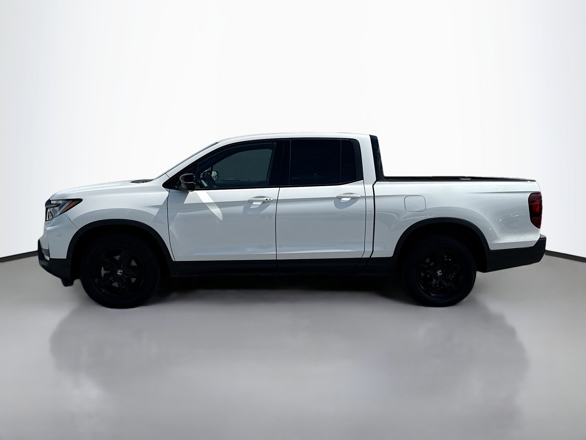 2023 Honda Ridgeline Black Edition photo 2