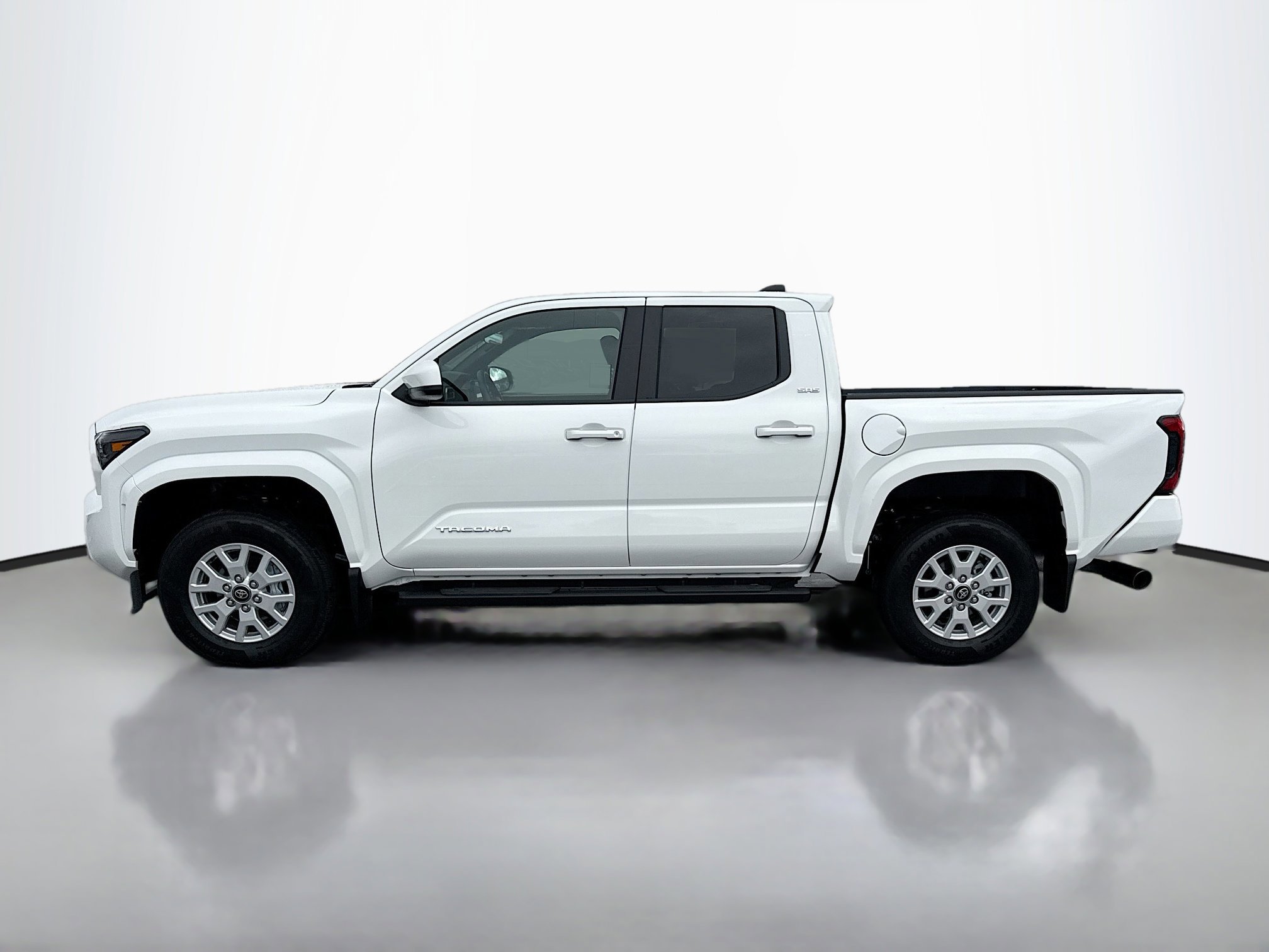 2025 Toyota Tacoma SR5 Double Cab photo 2