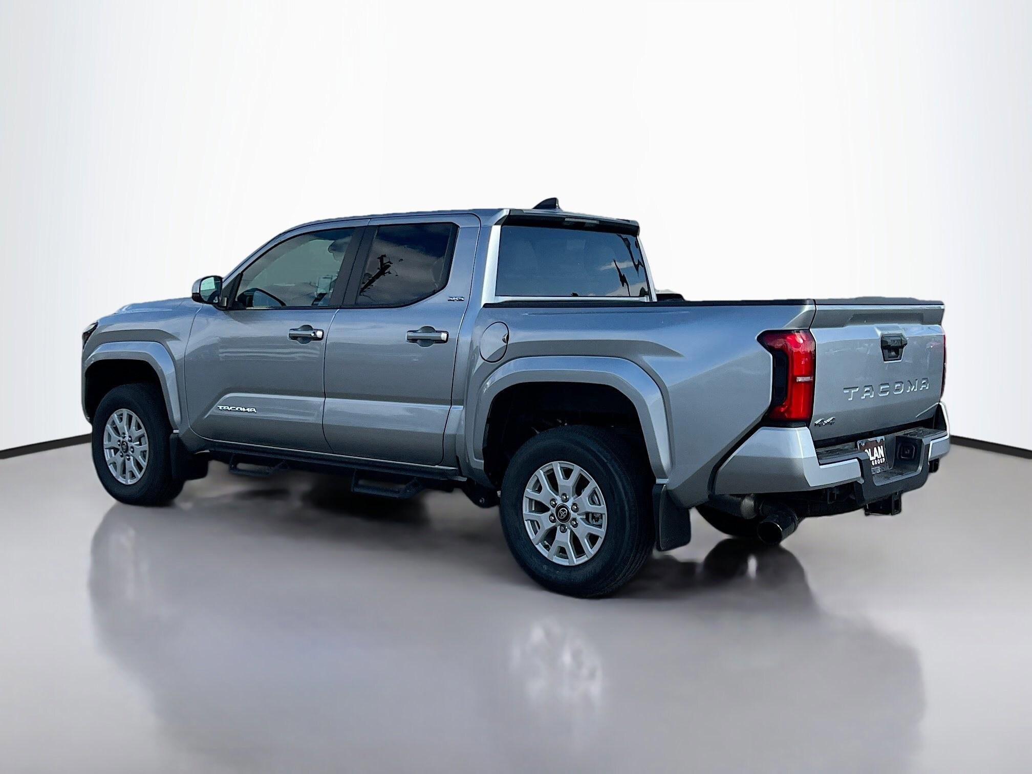2025 Toyota Tacoma SR5 photo 3