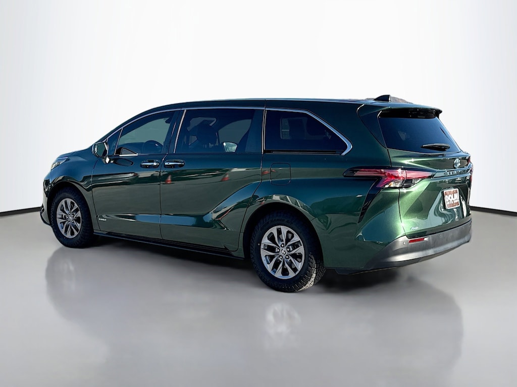 Certified 2021 Toyota Sienna XLE Van