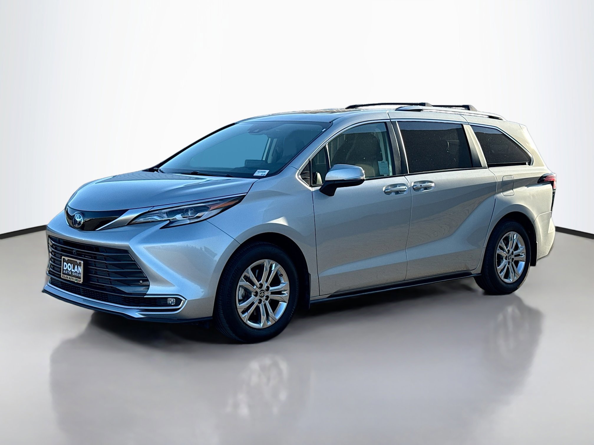 2023 Toyota Sienna Platinum photo 3
