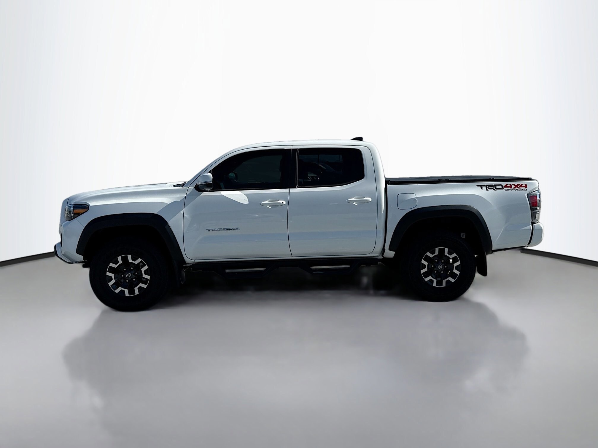 2022 Toyota Tacoma TRD Off-Road photo 2