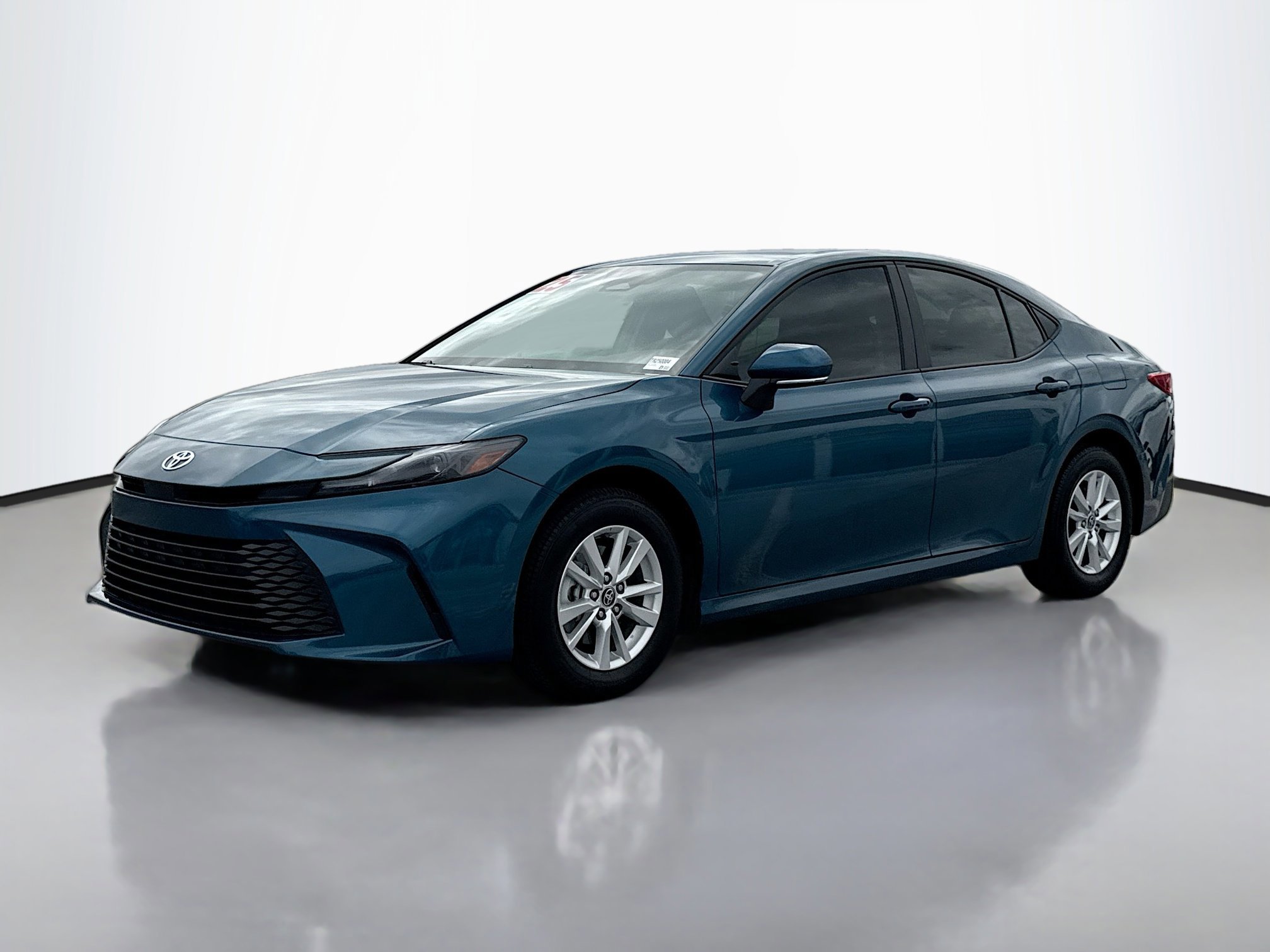 2025 Toyota Camry LE photo 4