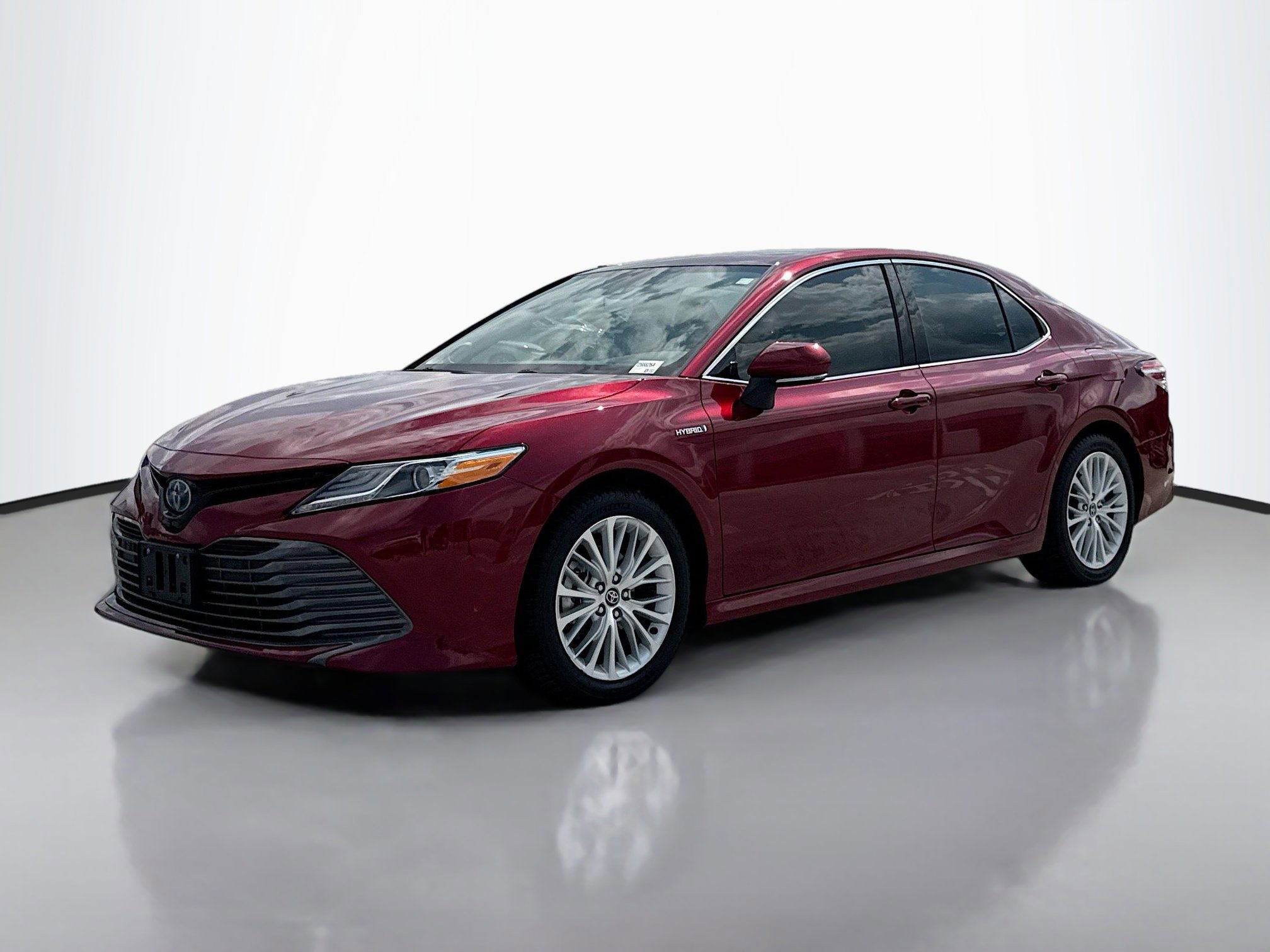 2020 Toyota Camry Hybrid XLE photo 3