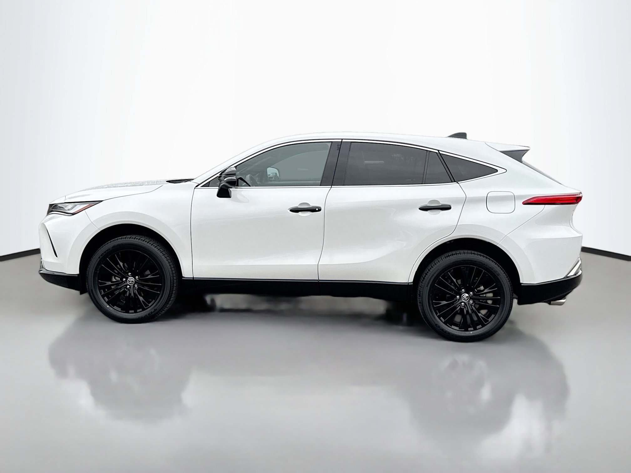 2024 Toyota Venza photo 2