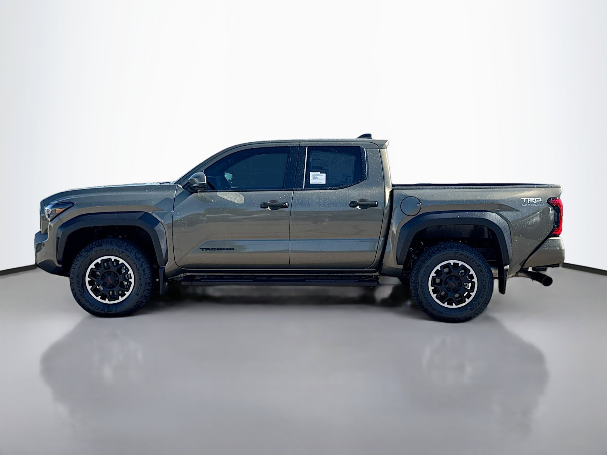 2025 Toyota Tacoma TRD Off-Road photo 3