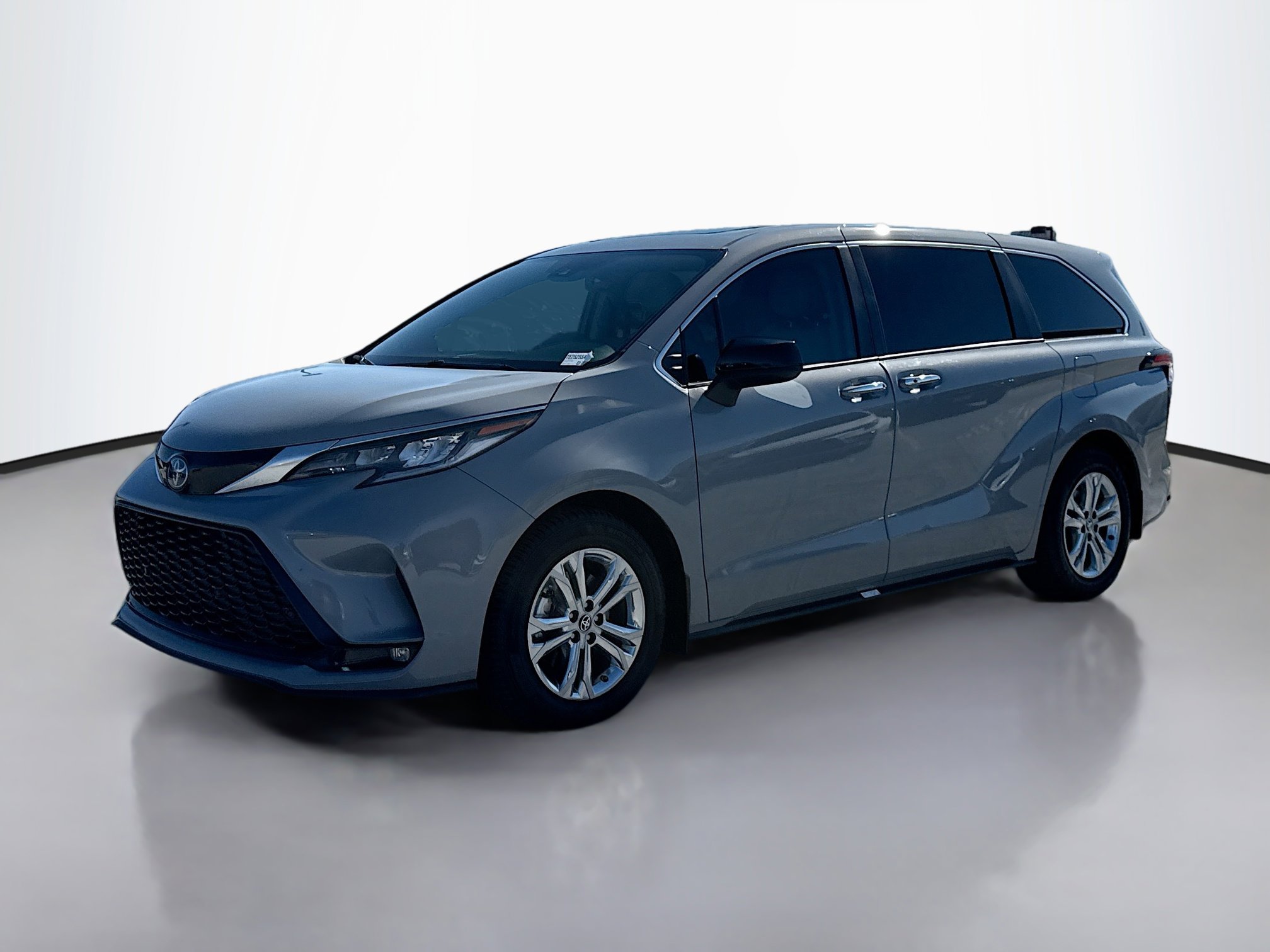 2023 Toyota Sienna XSE photo 2