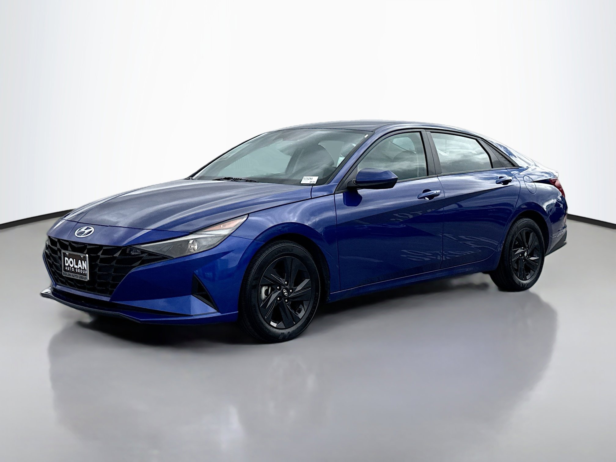 2023 Hyundai Elantra SEL photo 2