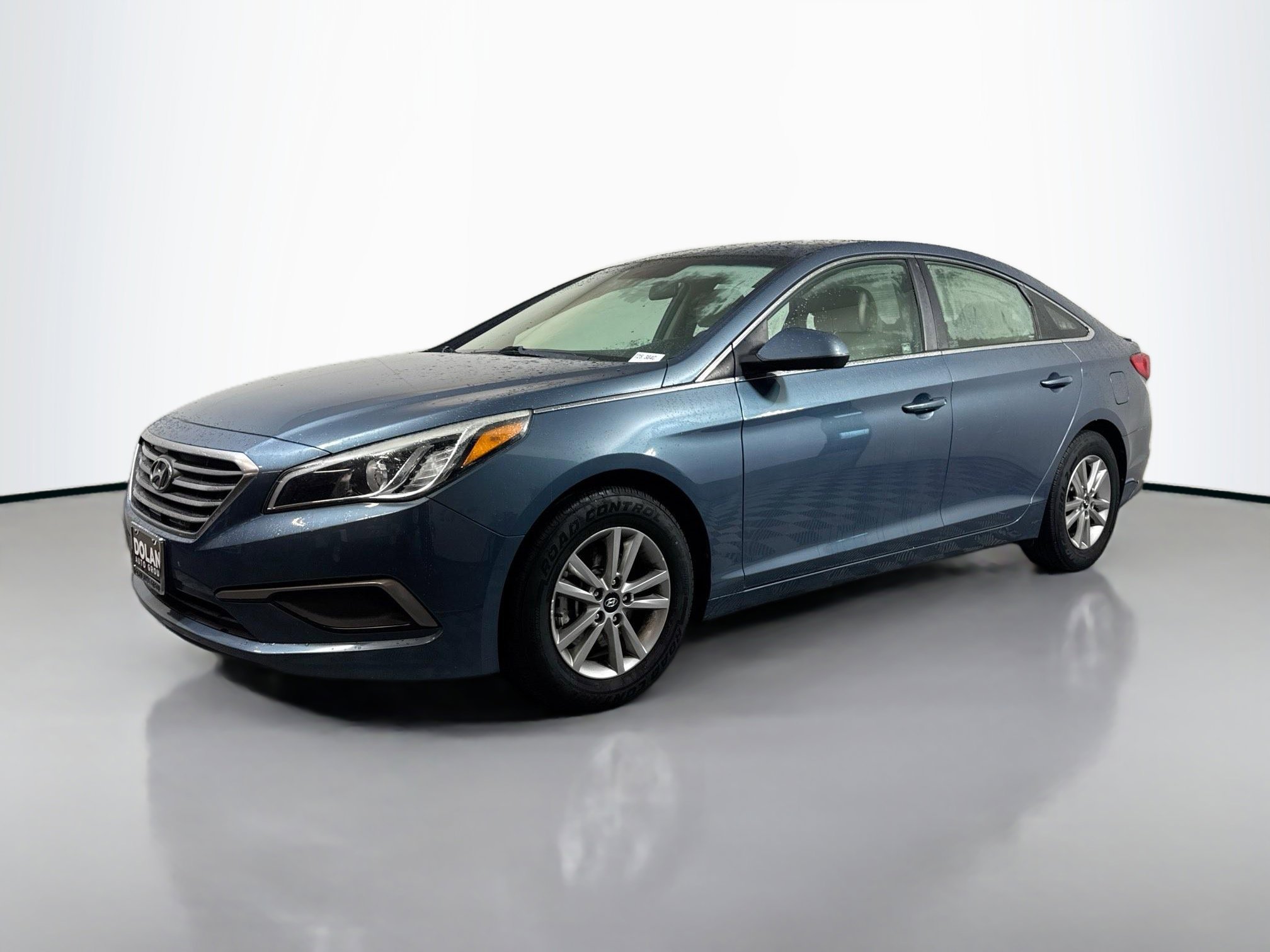 2016 Hyundai Sonata Base photo 2