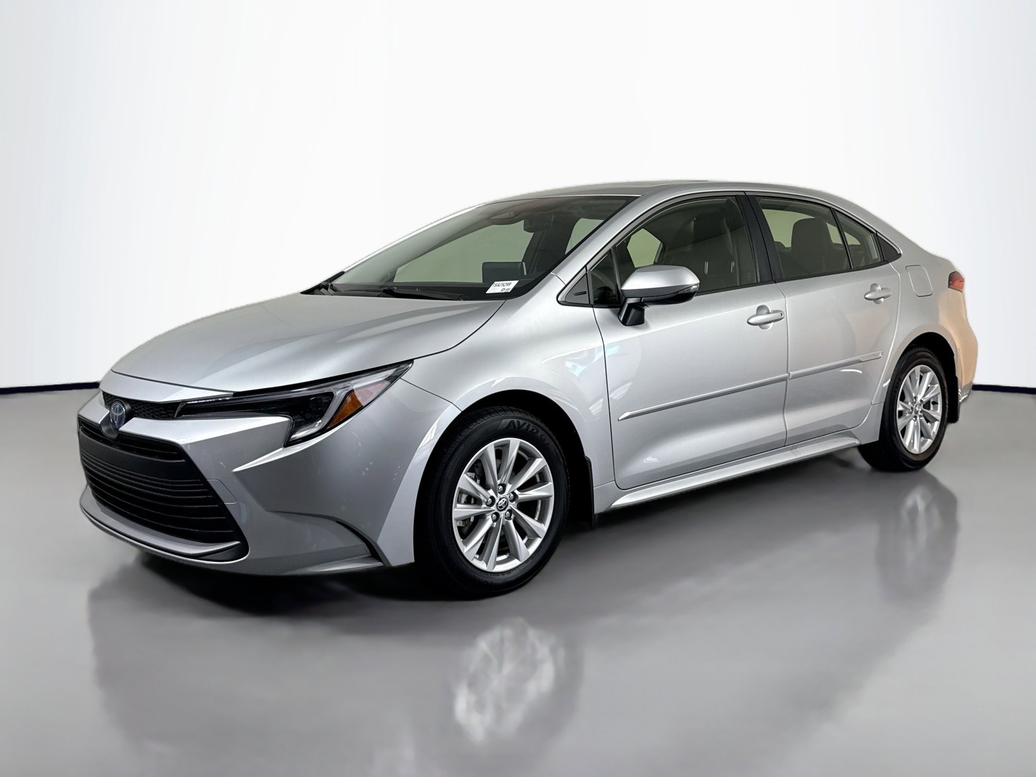 2025 Toyota Corolla Hybrid XLE photo 2