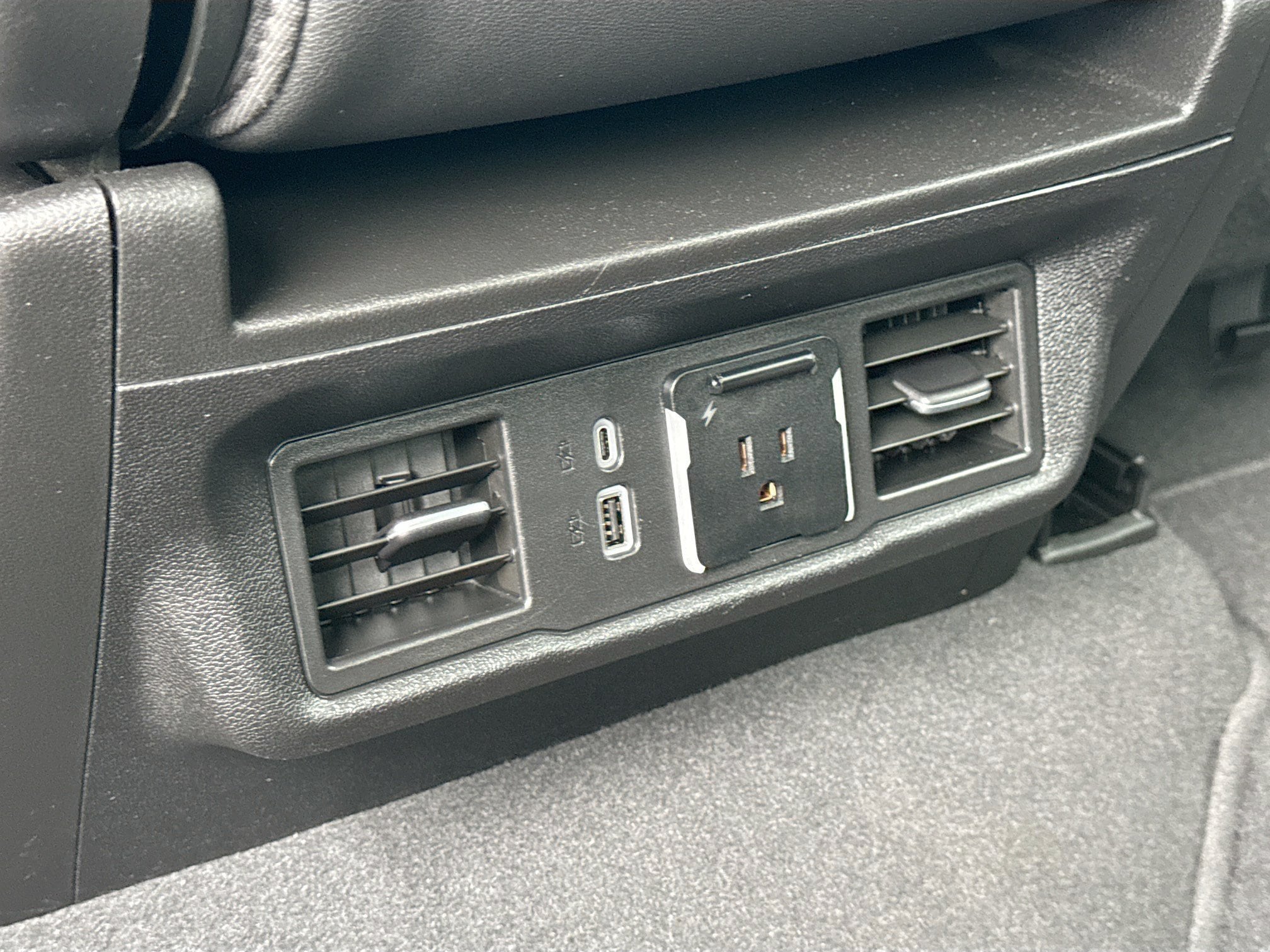 2024 GMC Sierra 1500 SLT - Photo 26