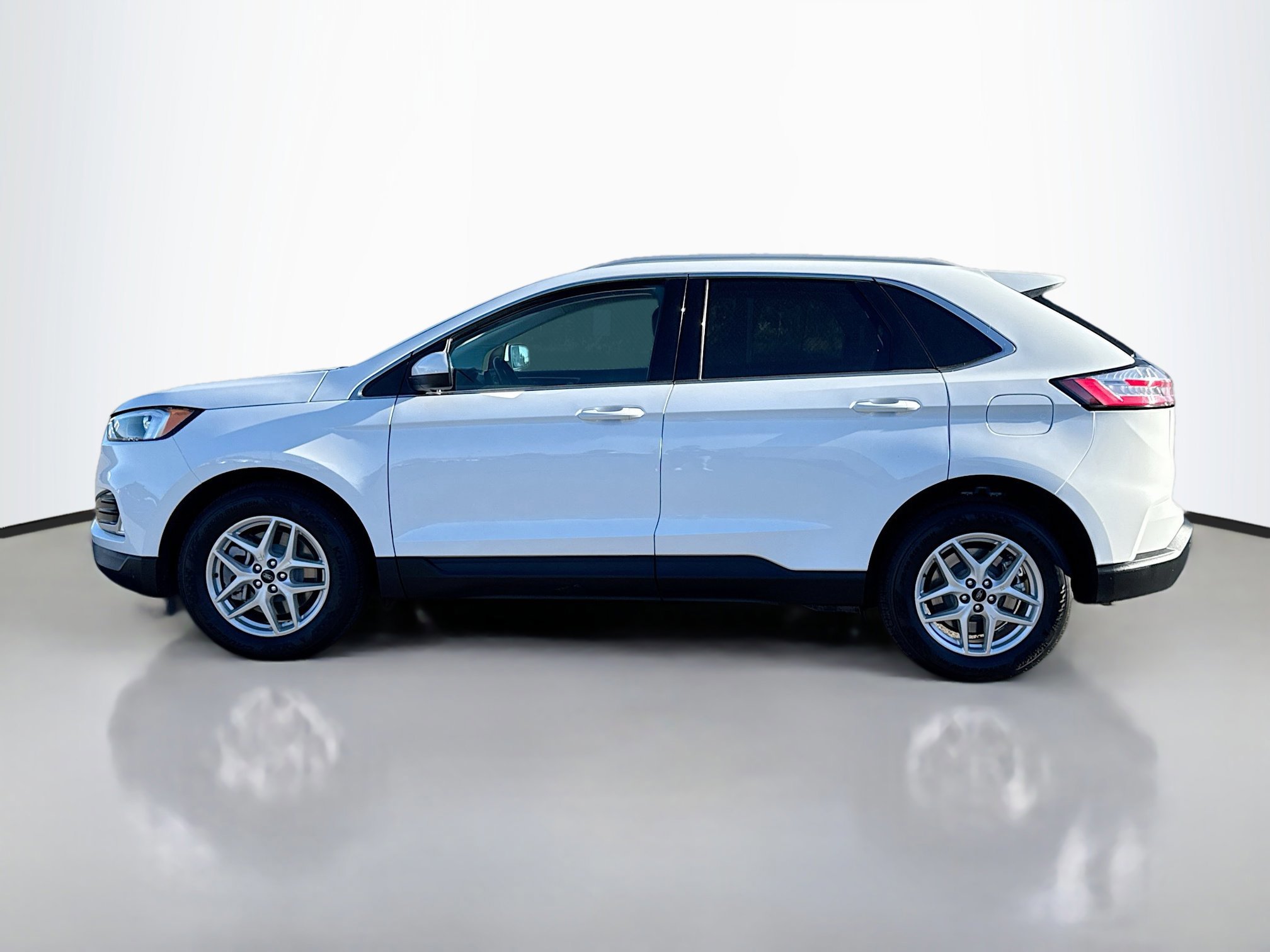 2024 Ford Edge SEL photo 3