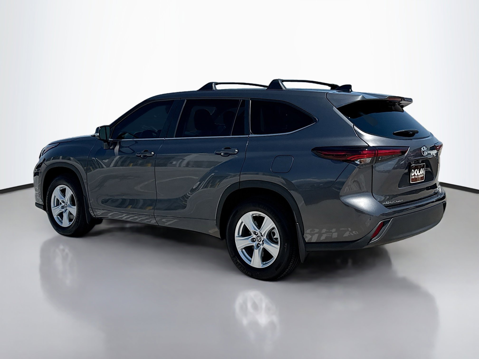 2024 Toyota Highlander LE photo 4
