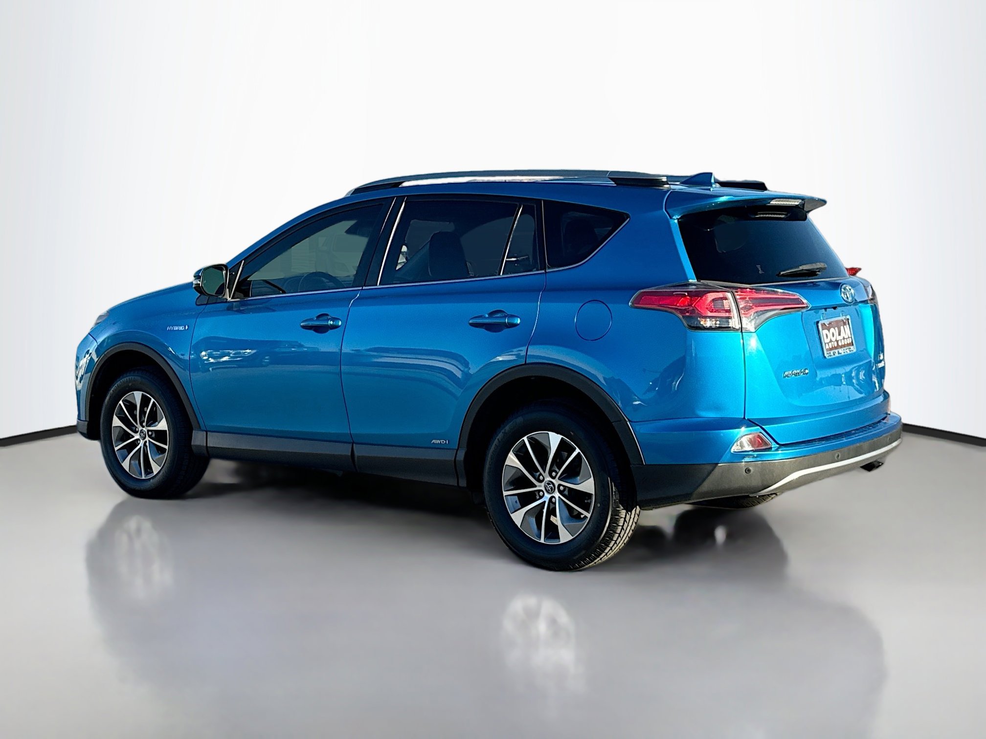 2017 Toyota RAV4 Hybrid XLE photo 4