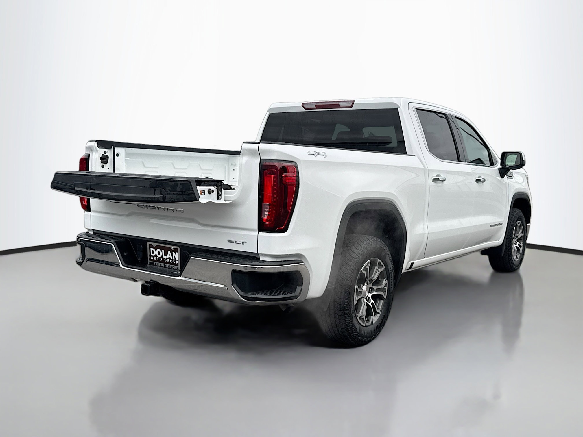 2024 GMC Sierra 1500 SLT - Photo 38