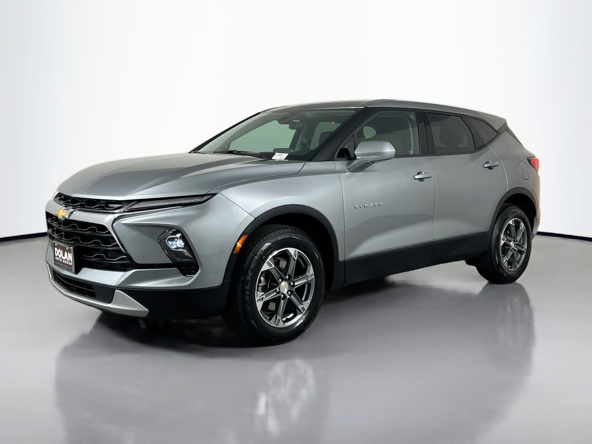 2025 Chevrolet Blazer 2LT photo 2