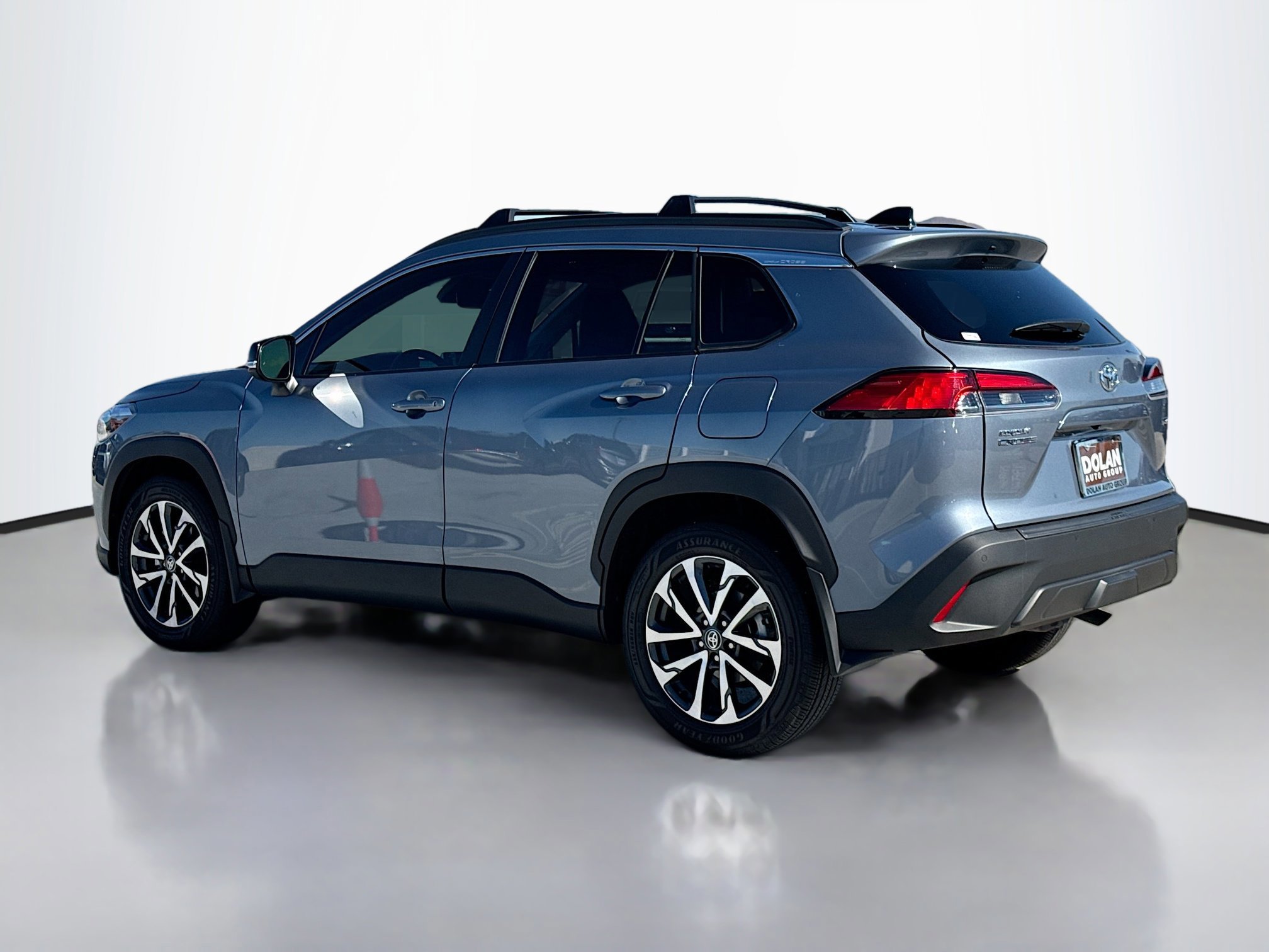 2025 Toyota Corolla Cross XLE photo 3