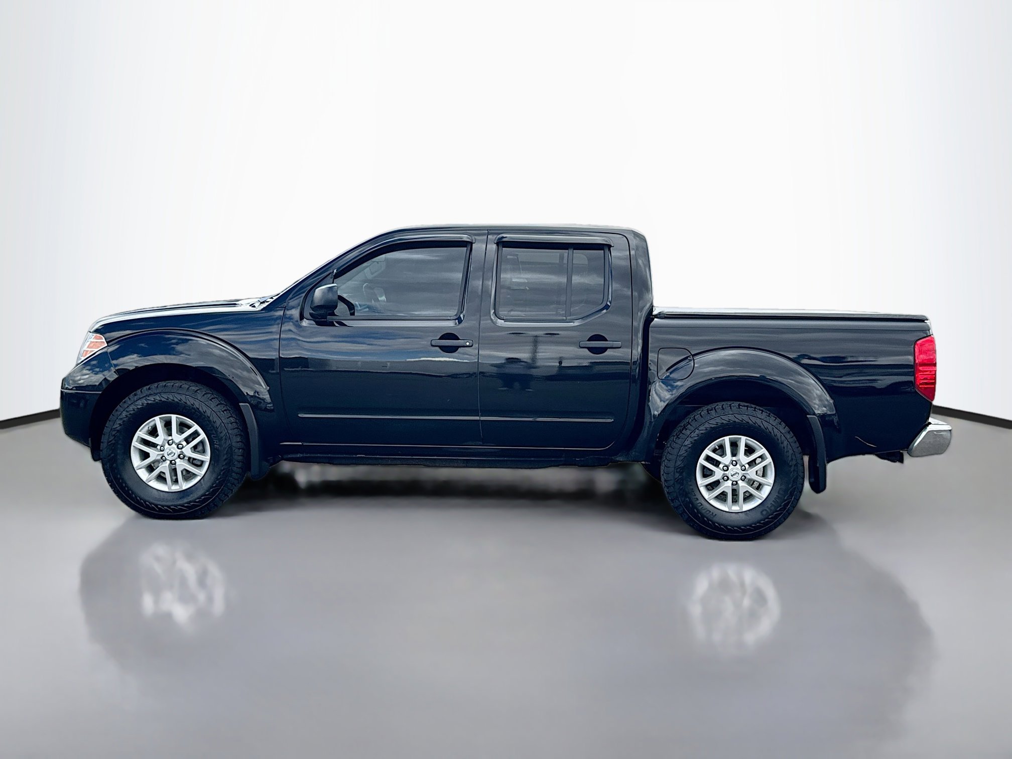2017 Nissan Frontier SV photo 3