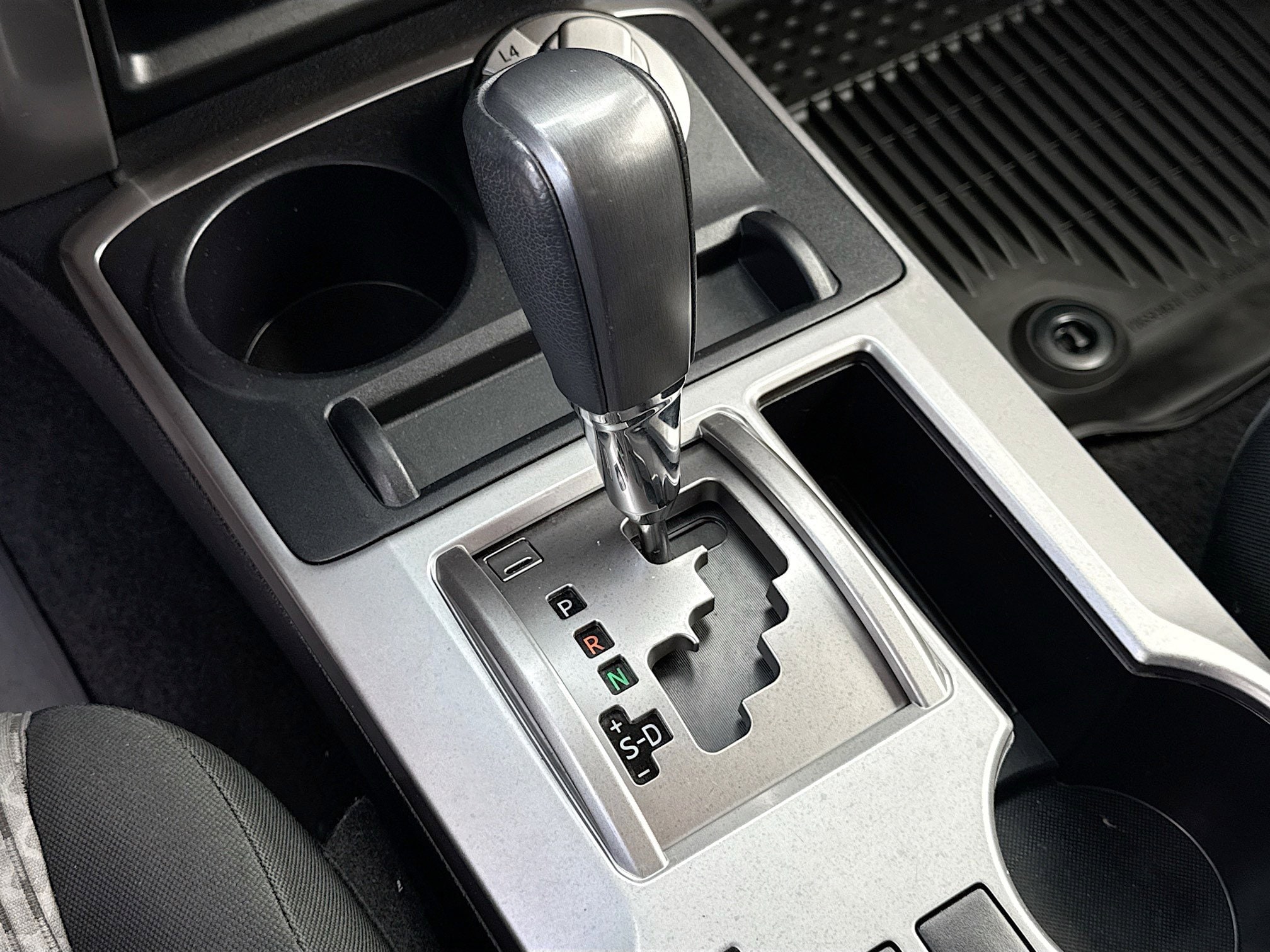 2020 Toyota 4Runner SR5 - Photo 18