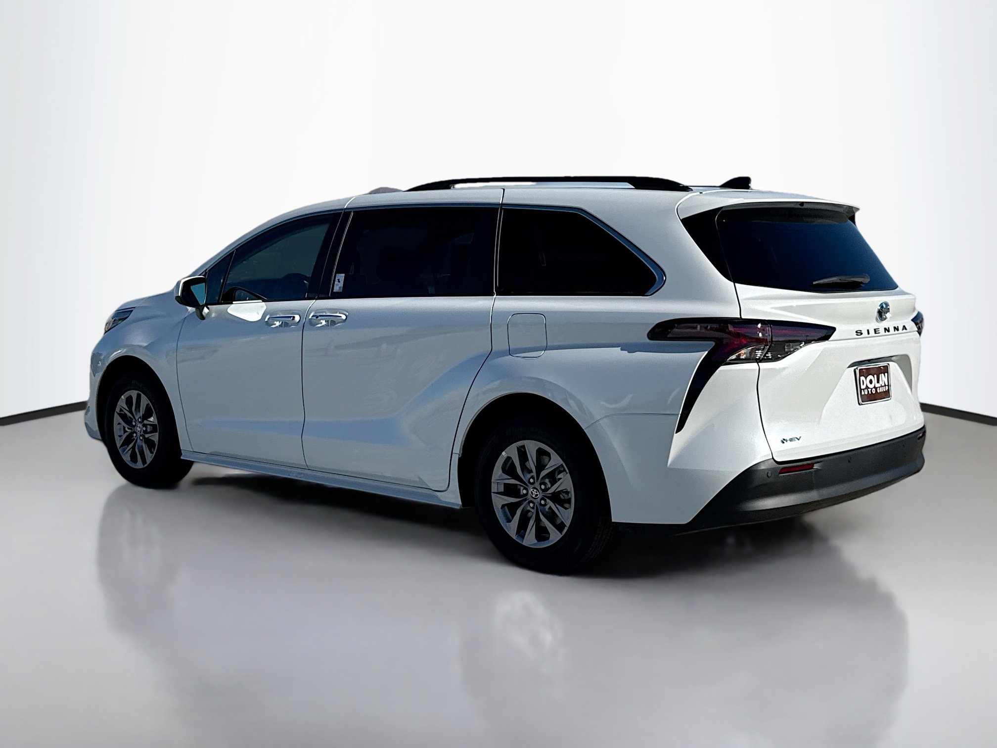 2025 Toyota Sienna XLE photo 4