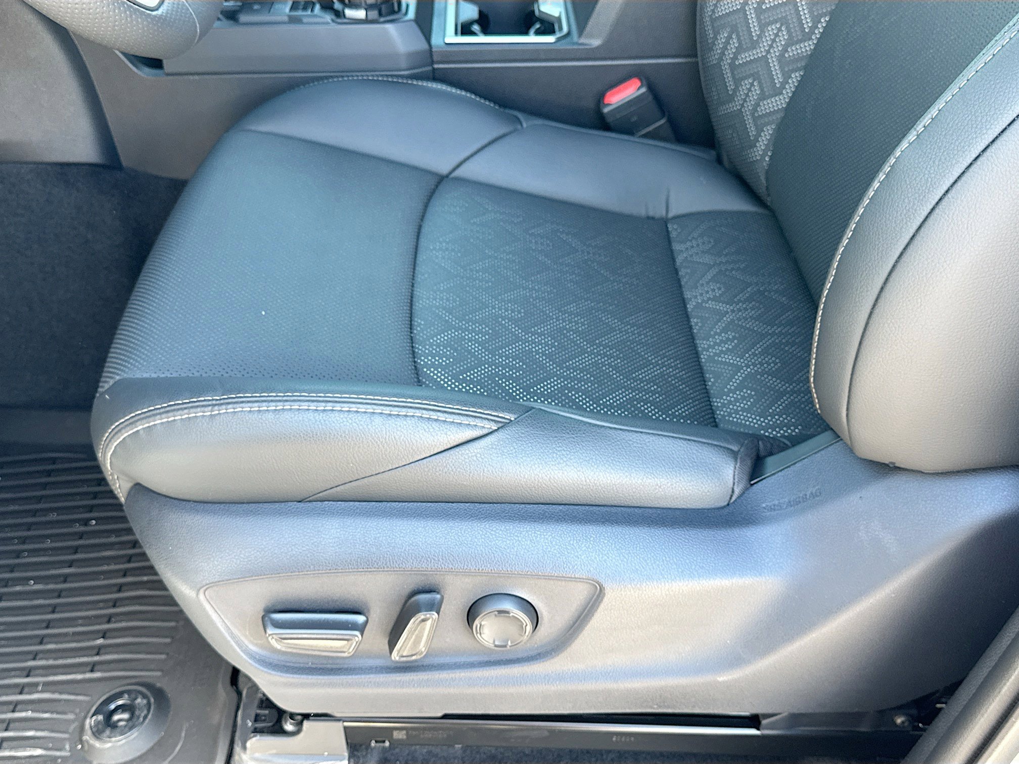 2025 Toyota Tacoma Limited - Photo 35