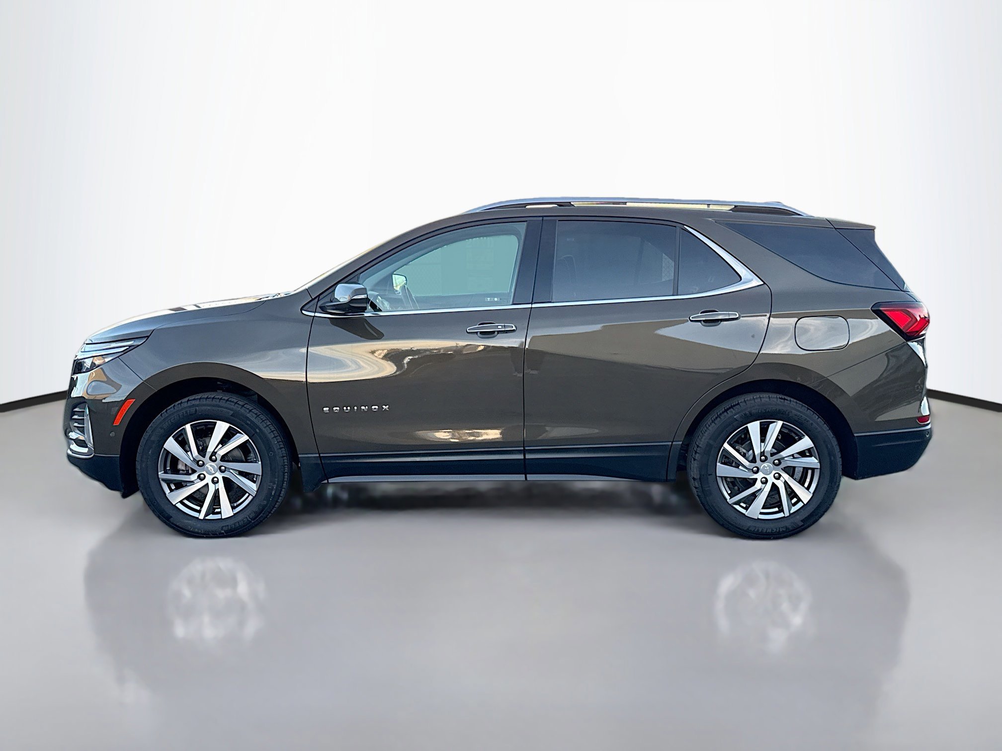 2024 Chevrolet Equinox Premier photo 2