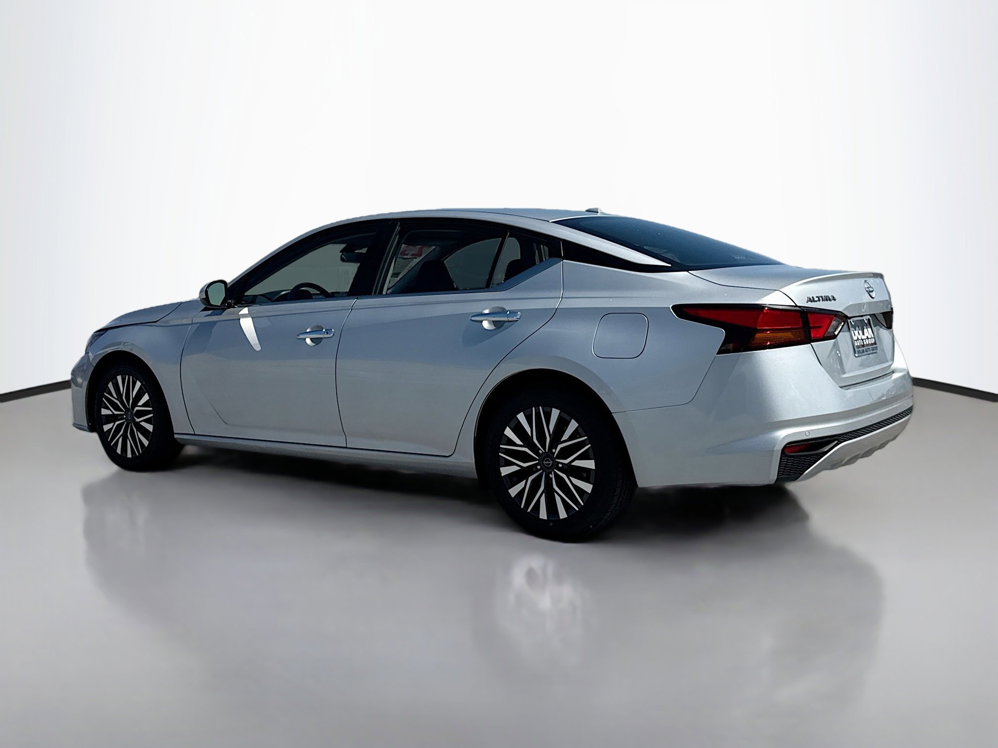 2023 Nissan Altima 2.5 SV photo 3