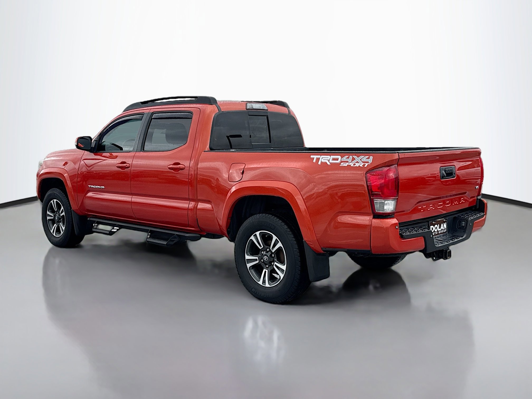 2017 Toyota Tacoma TRD Sport photo 3