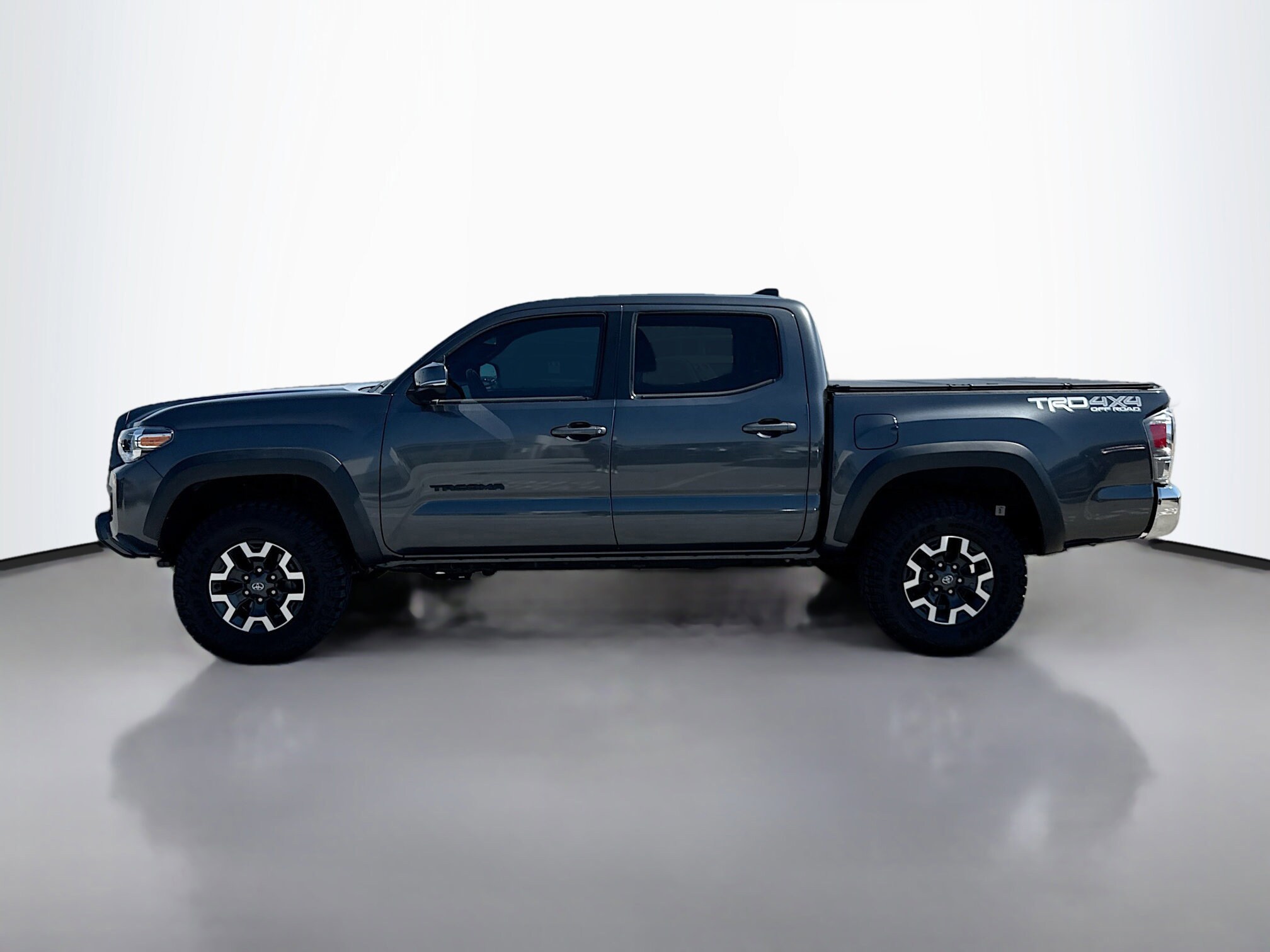 2022 Toyota Tacoma TRD Off-Road Double Cab photo 2