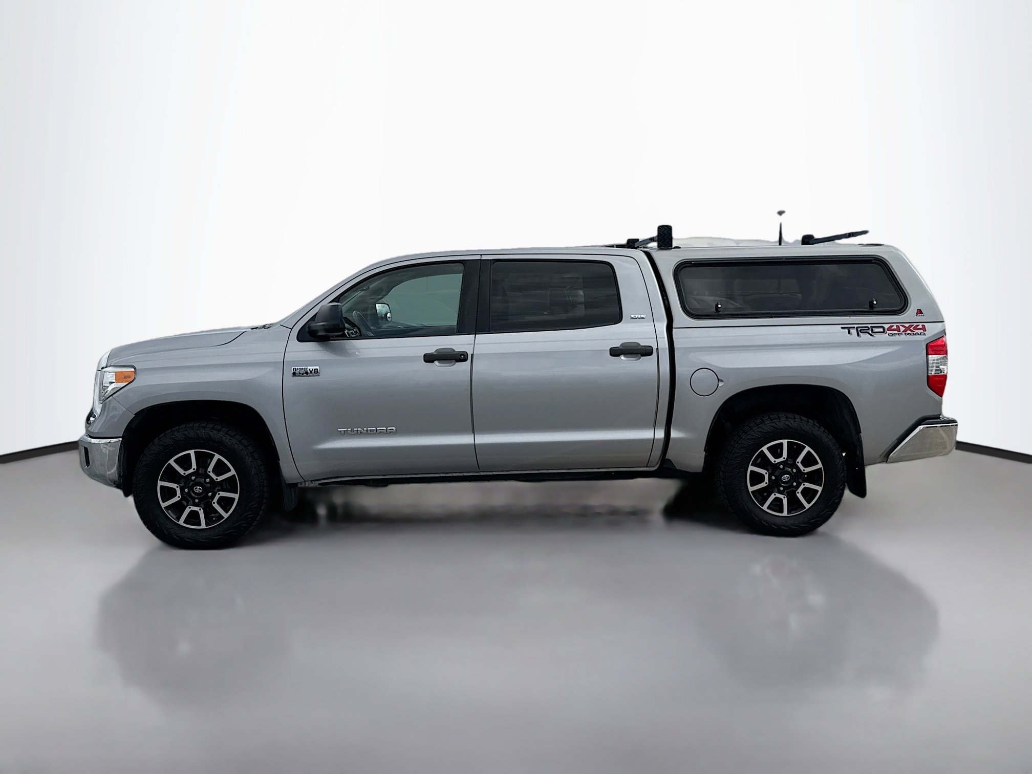 2017 Toyota Tundra SR5 CrewMax photo 2