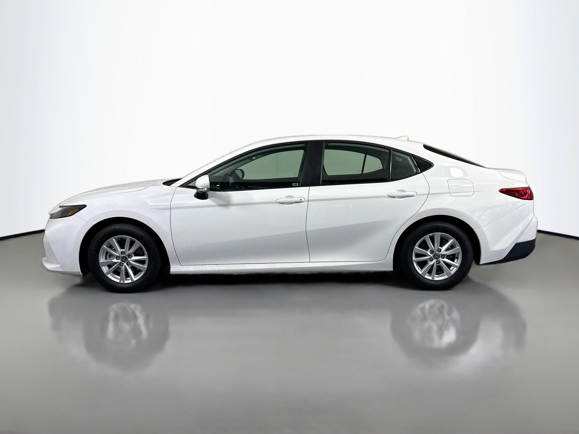 2025 Toyota Camry LE photo 2