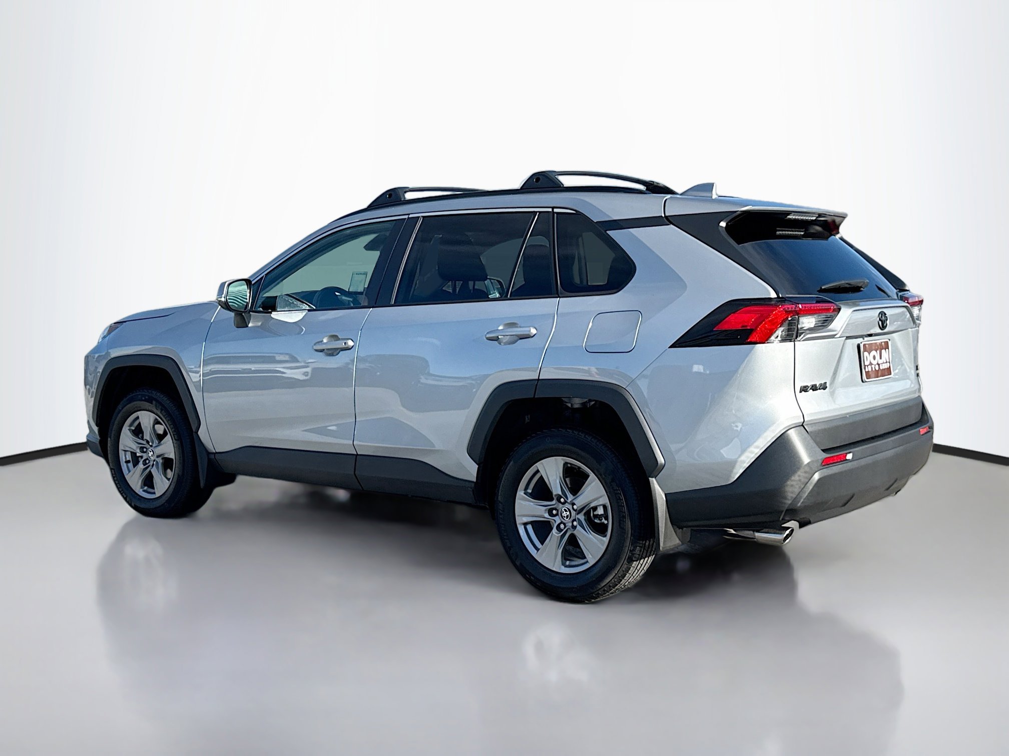 2025 Toyota RAV4 XLE photo 4