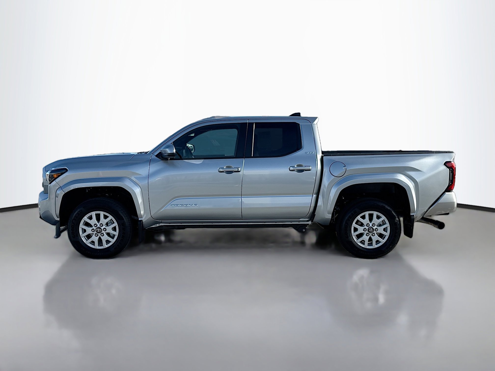 2025 Toyota Tacoma SR5 photo 3