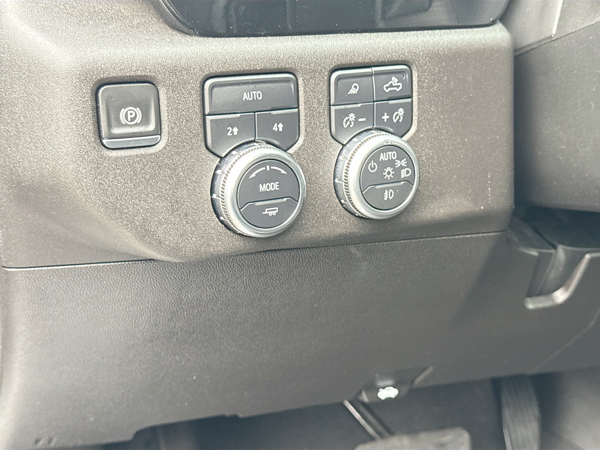 2024 GMC Sierra 1500 SLT - Photo 32