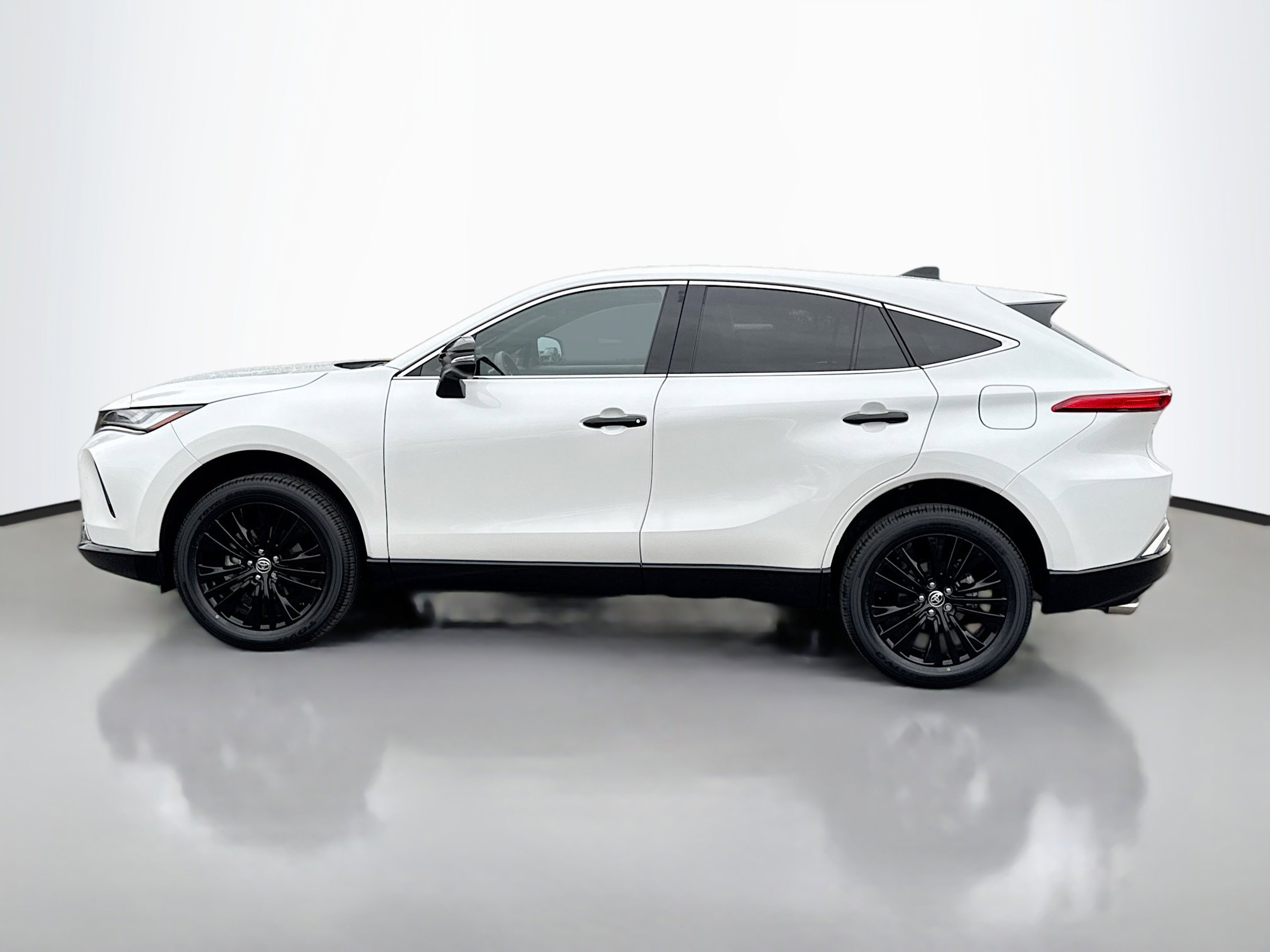 2024 Toyota Venza photo 2