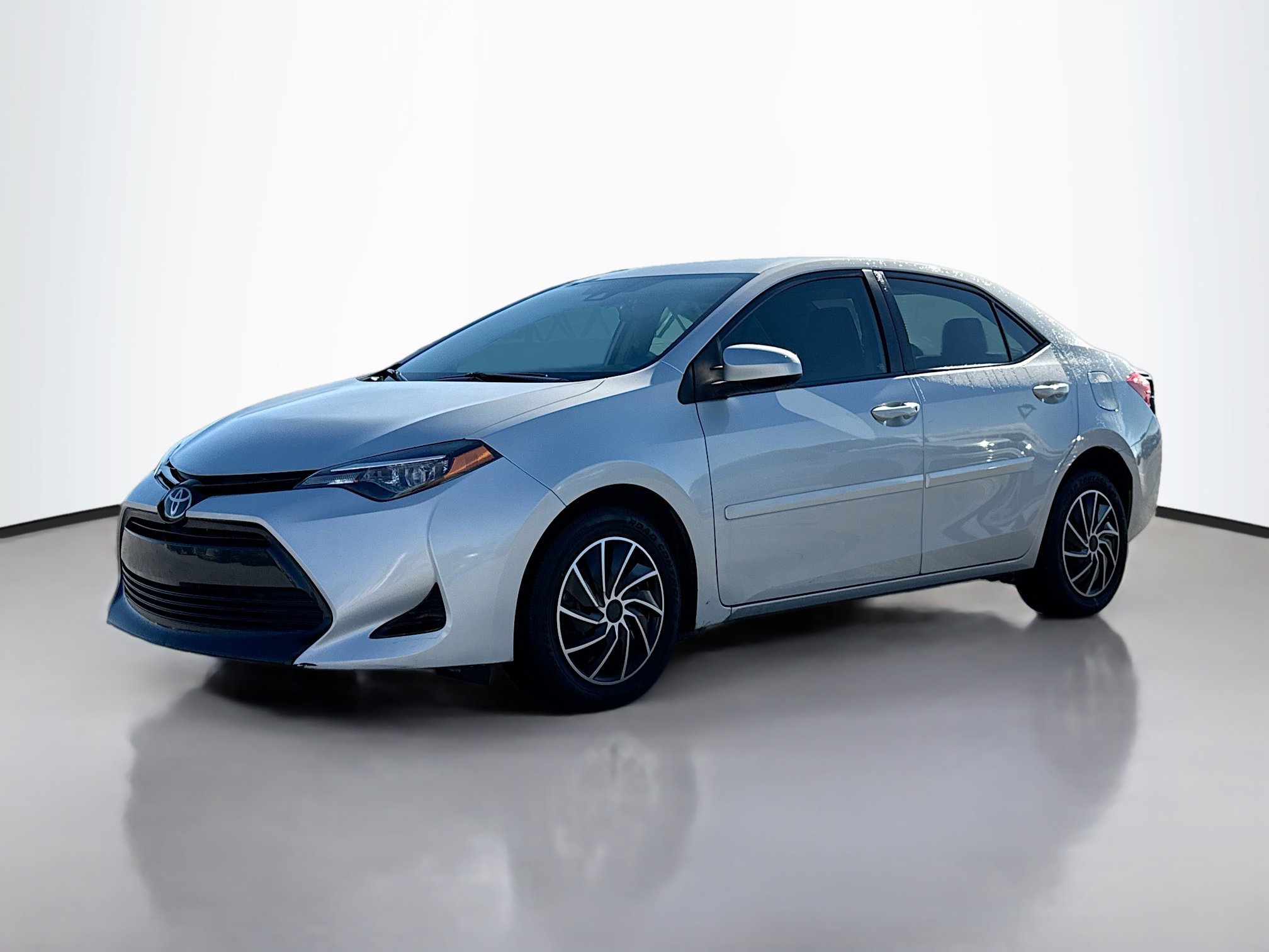2017 Toyota Corolla LE photo 2