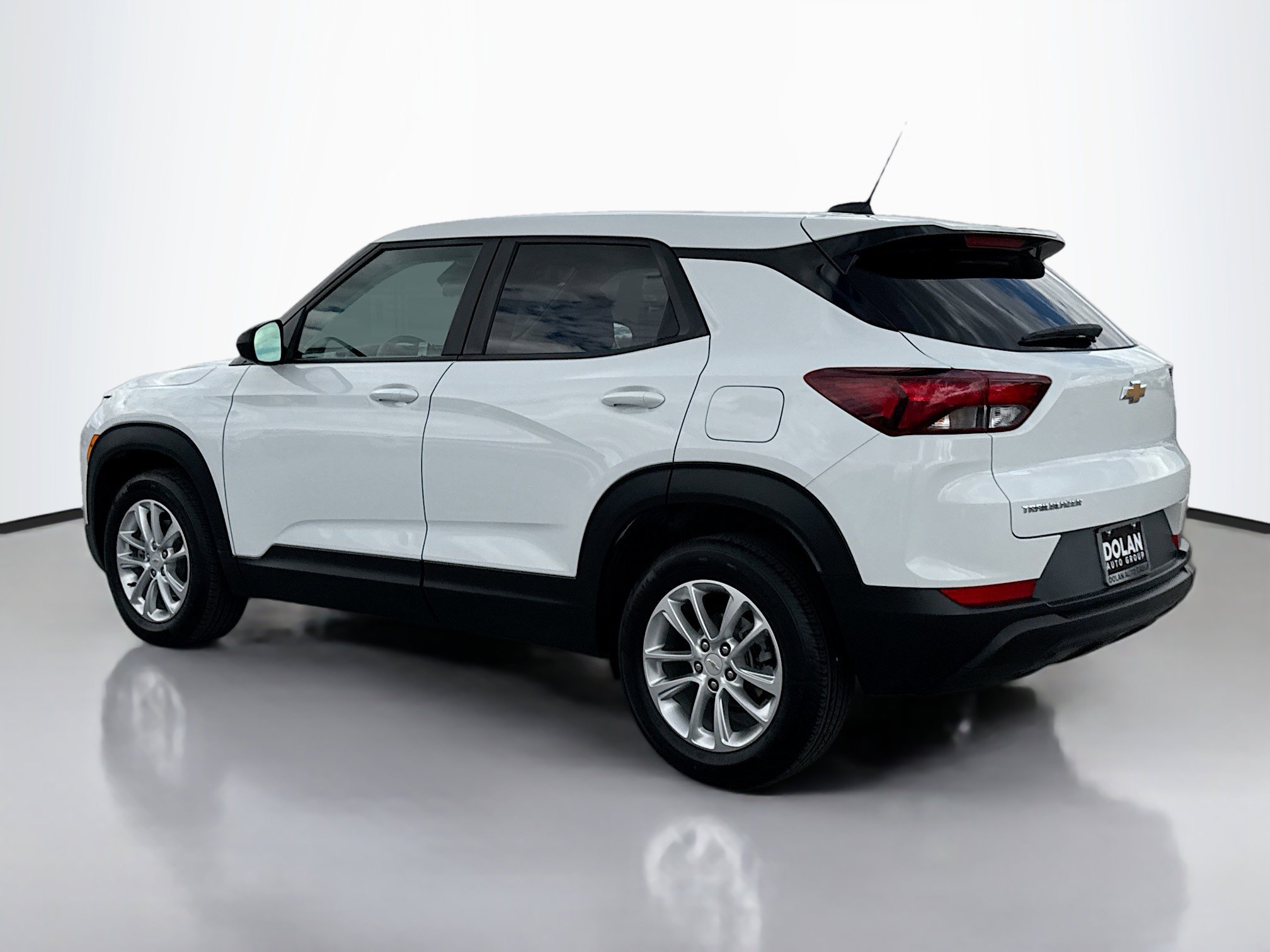2024 Chevrolet Trailblazer LS photo 3