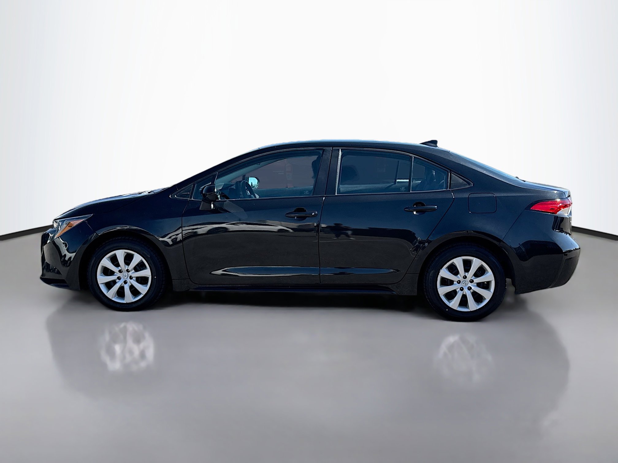 2022 Toyota Corolla LE photo 3