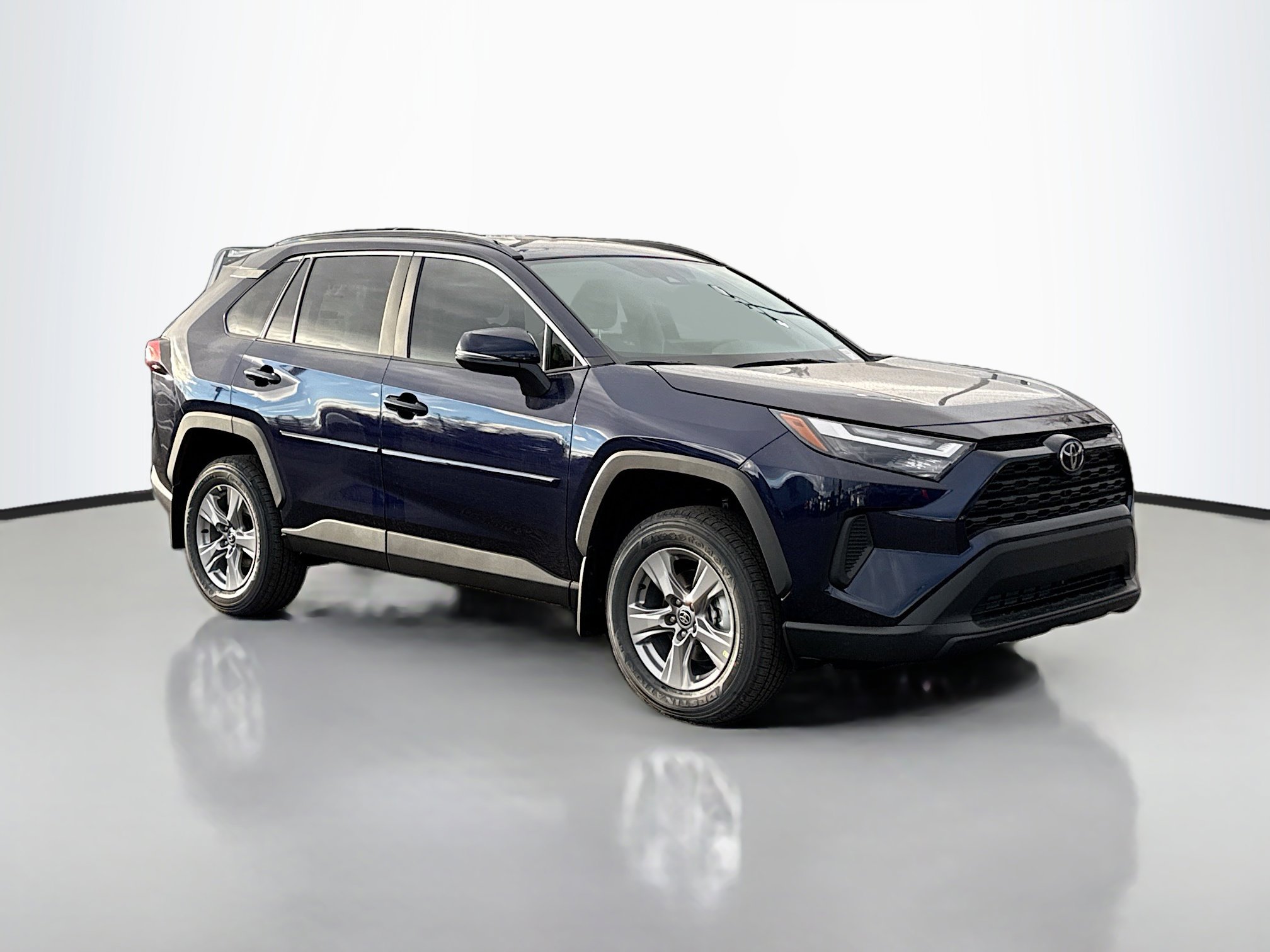 2025 Toyota RAV4 XLE's photo