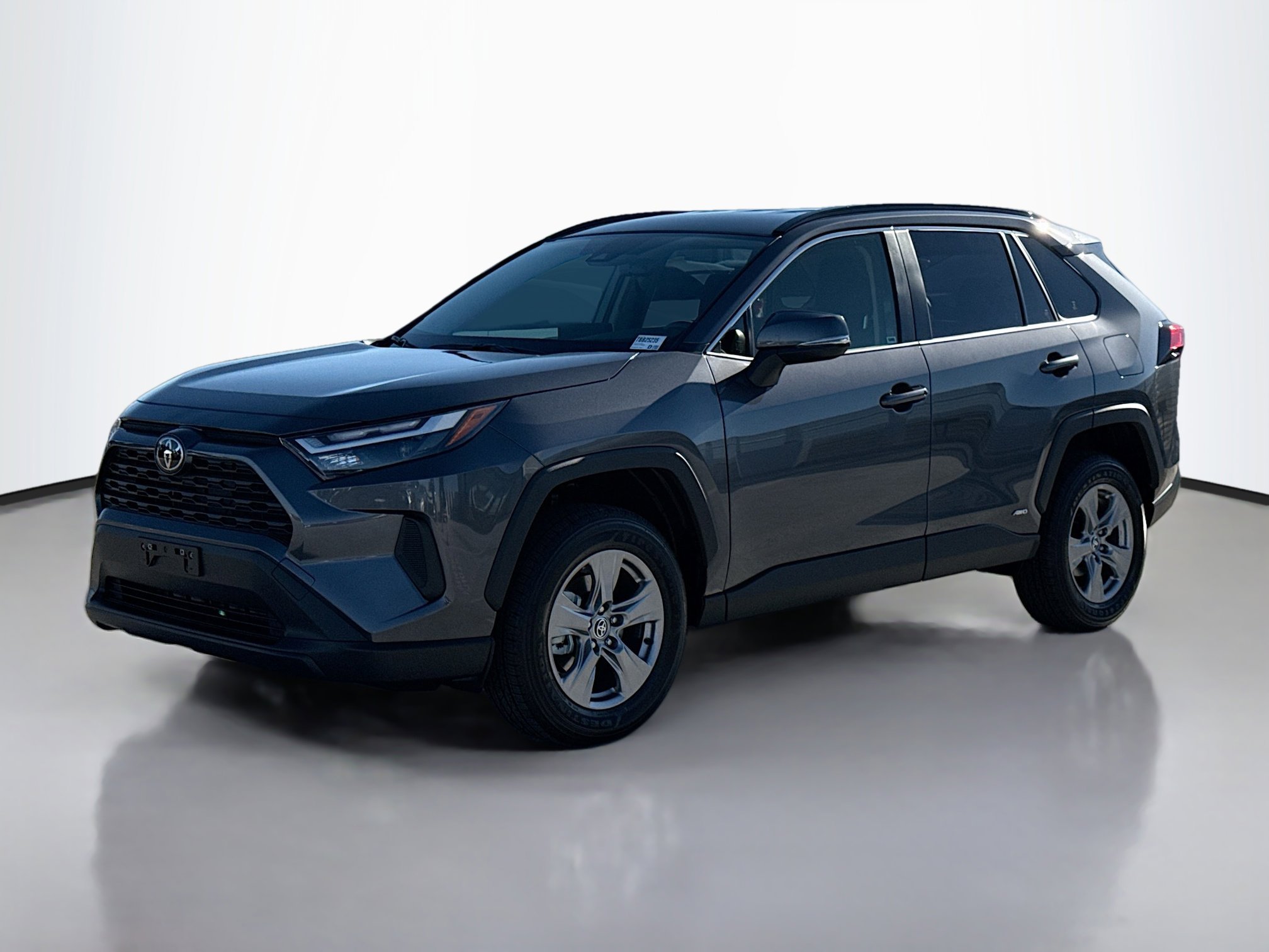 2025 Toyota RAV4 Hybrid LE photo 2