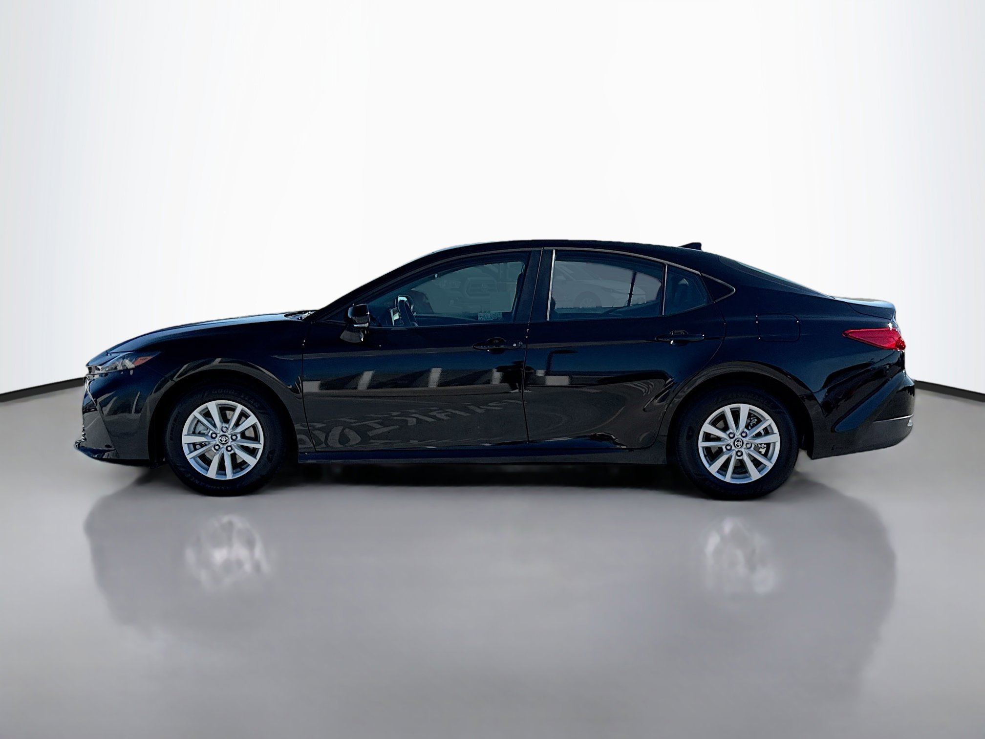2025 Toyota Camry LE photo 3