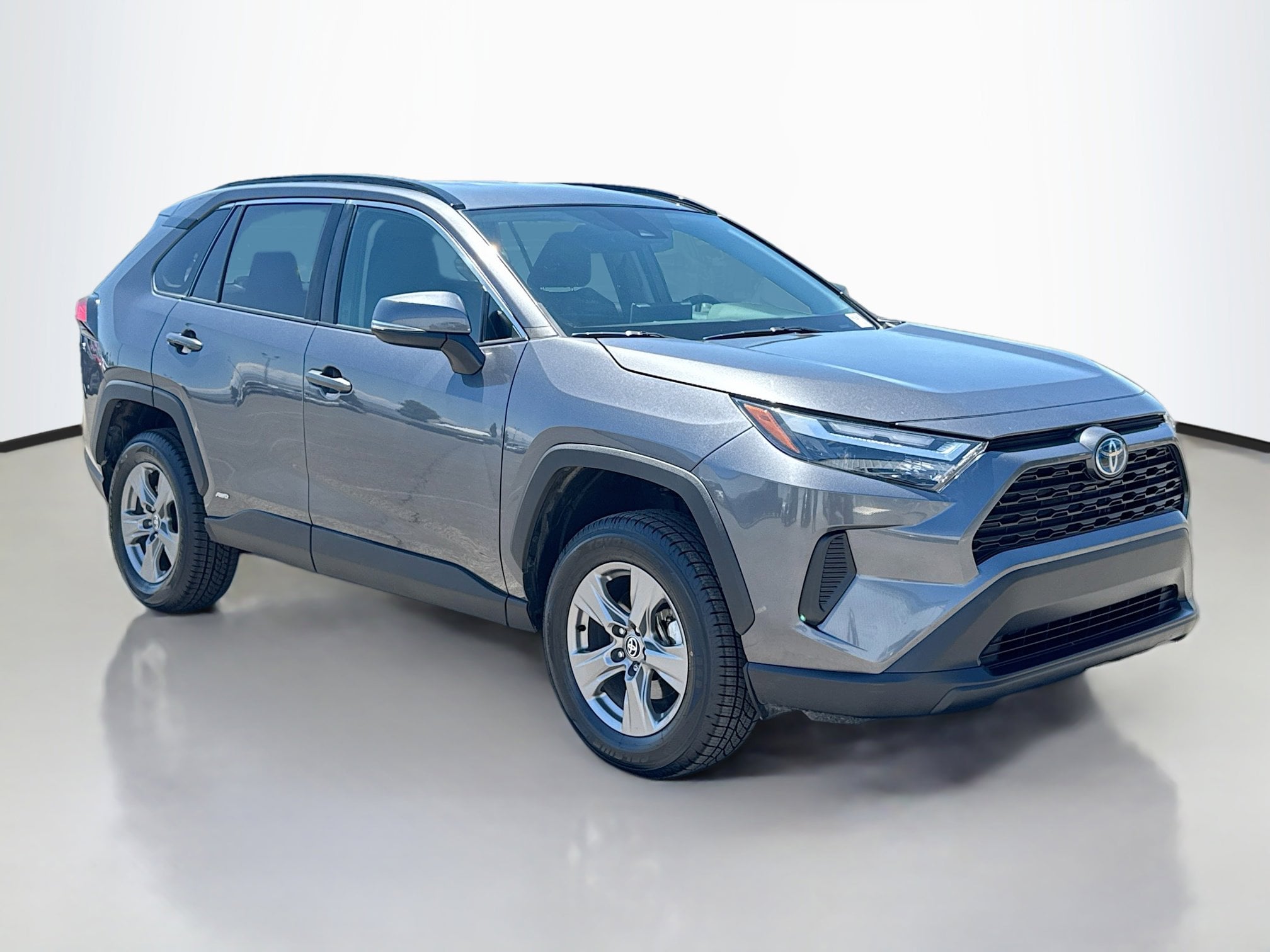 Used 2024 Toyota RAV4 XLE with VIN 4T3RWRFV3RU135043 for sale in Kansas City