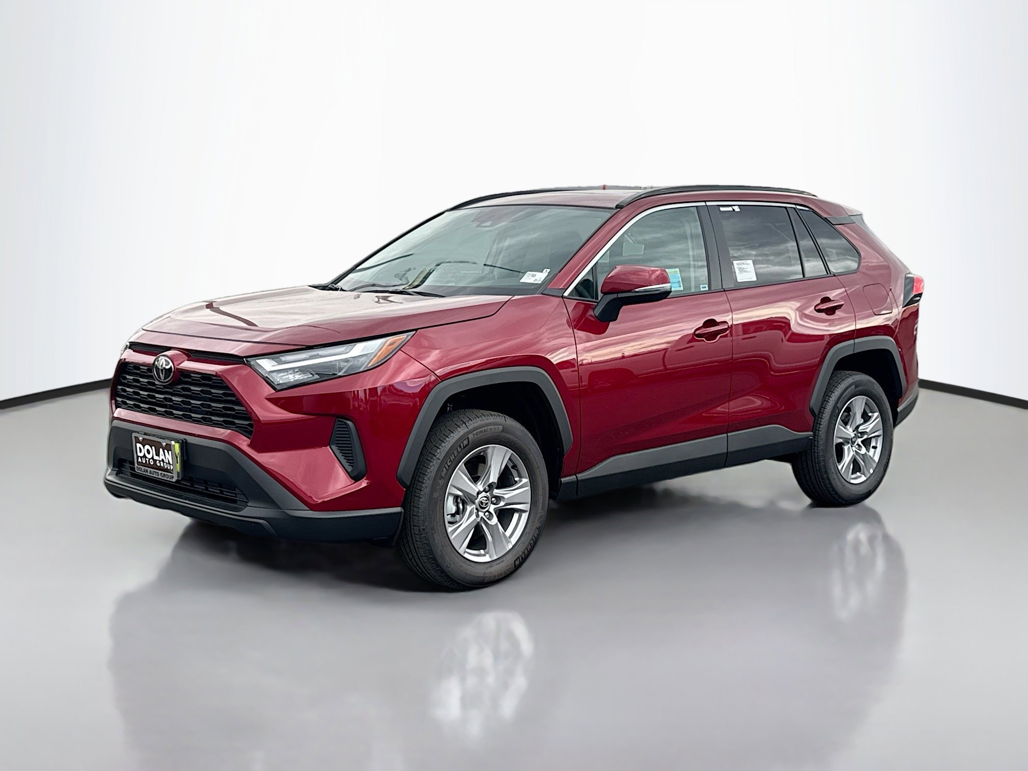 2025 Toyota RAV4 XLE photo 4