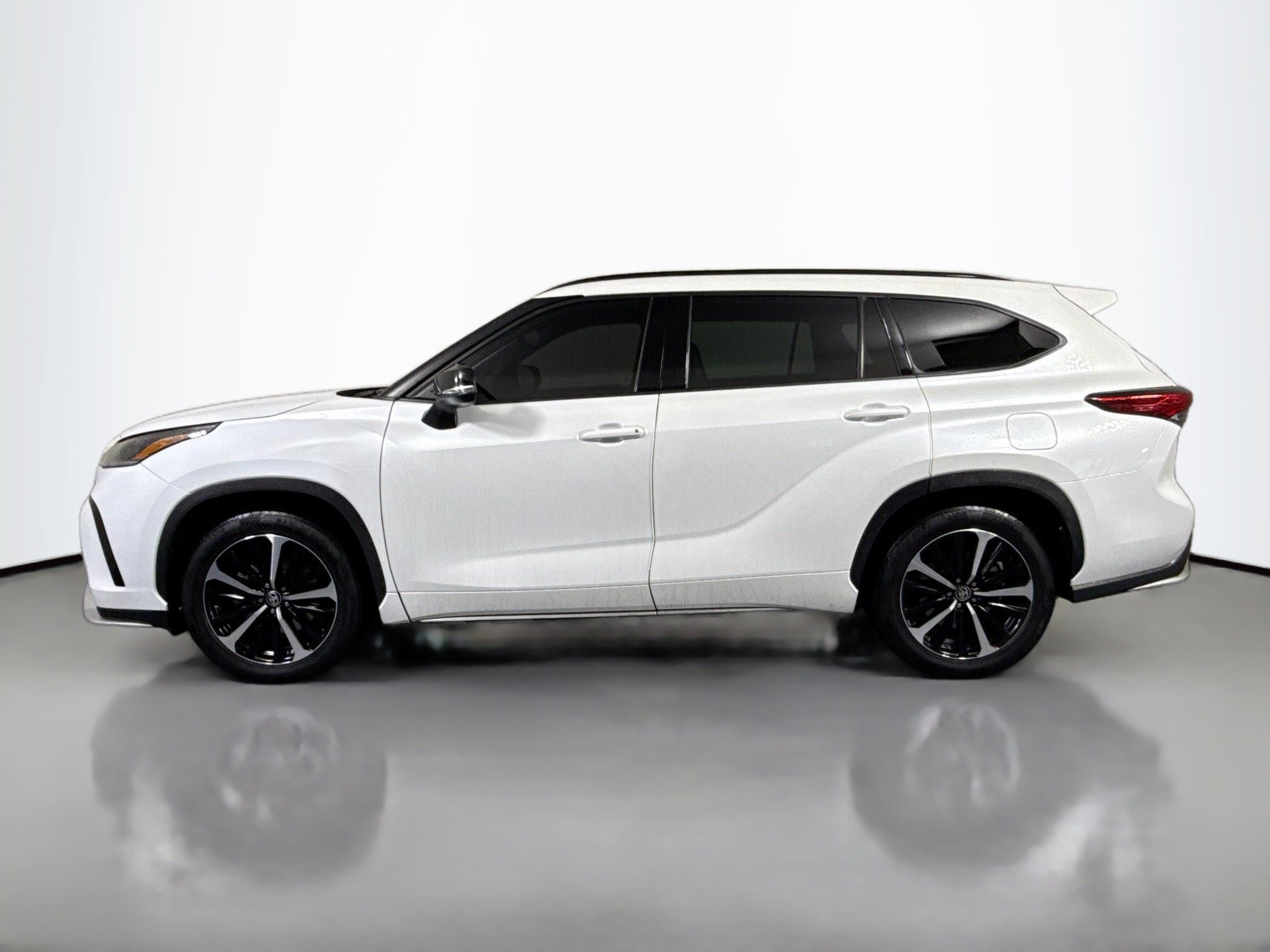 2022 Toyota Highlander XSE photo 3