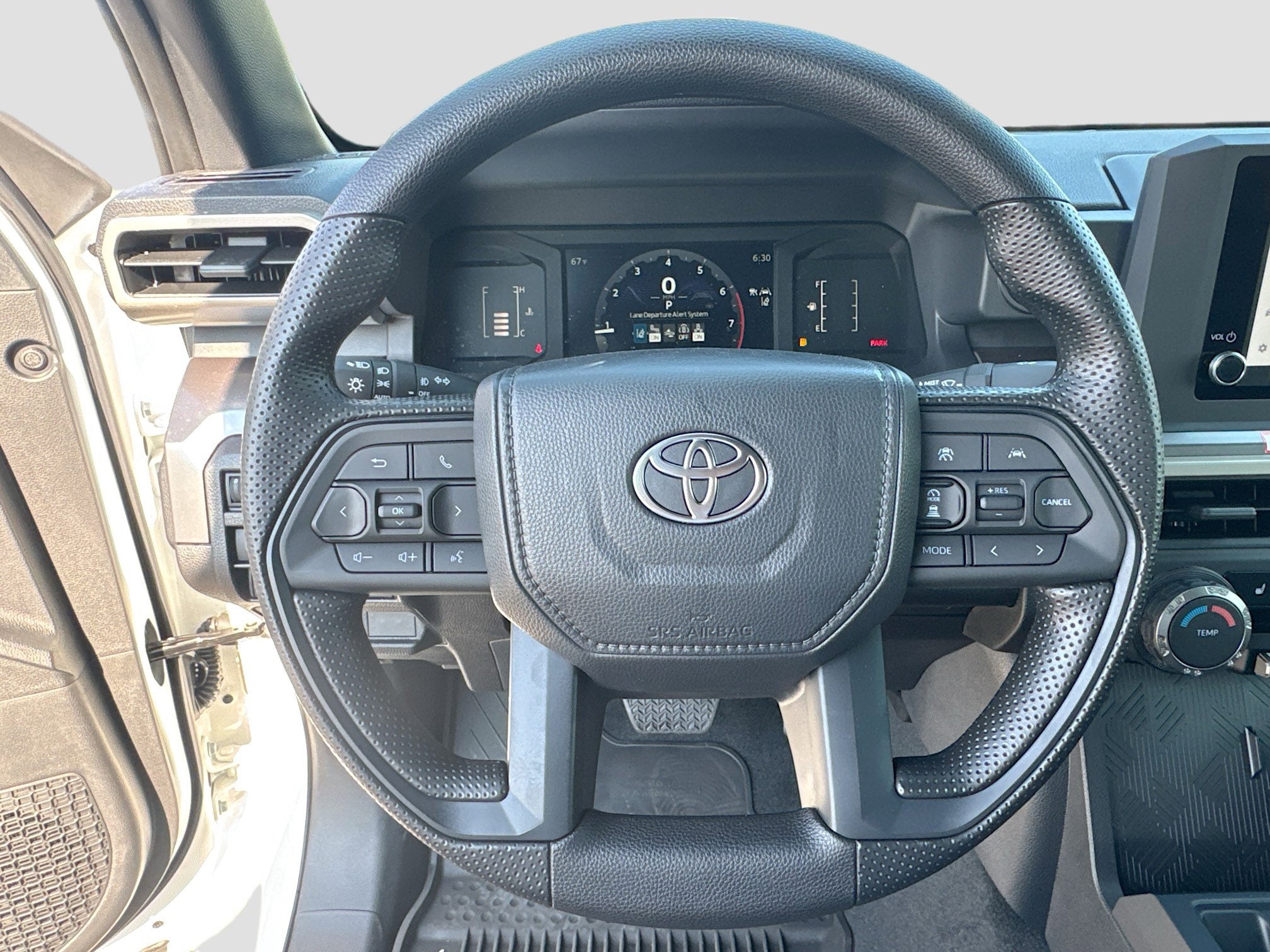 2025 Toyota Tacoma SR5 - Photo 13