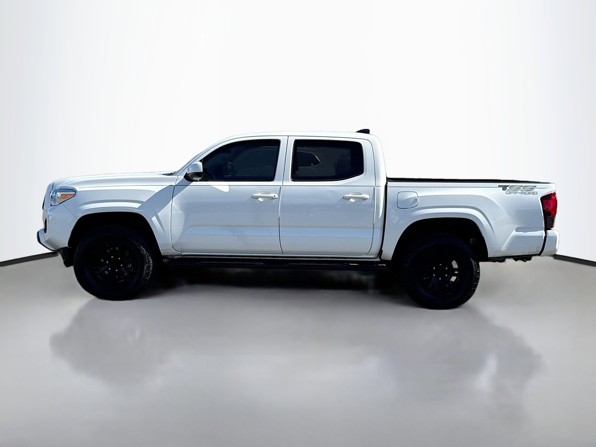 2022 Toyota Tacoma SR photo 2
