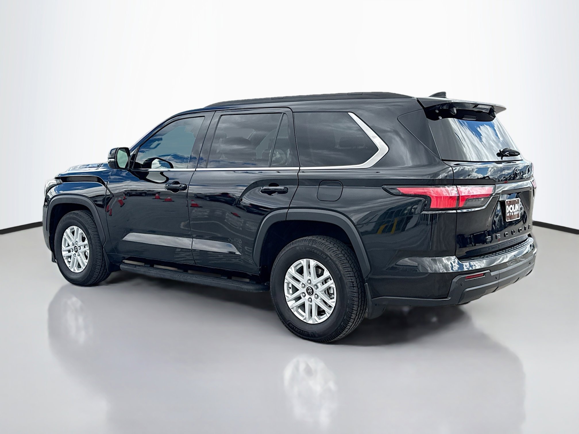 2023 Toyota Sequoia SR5 photo 3