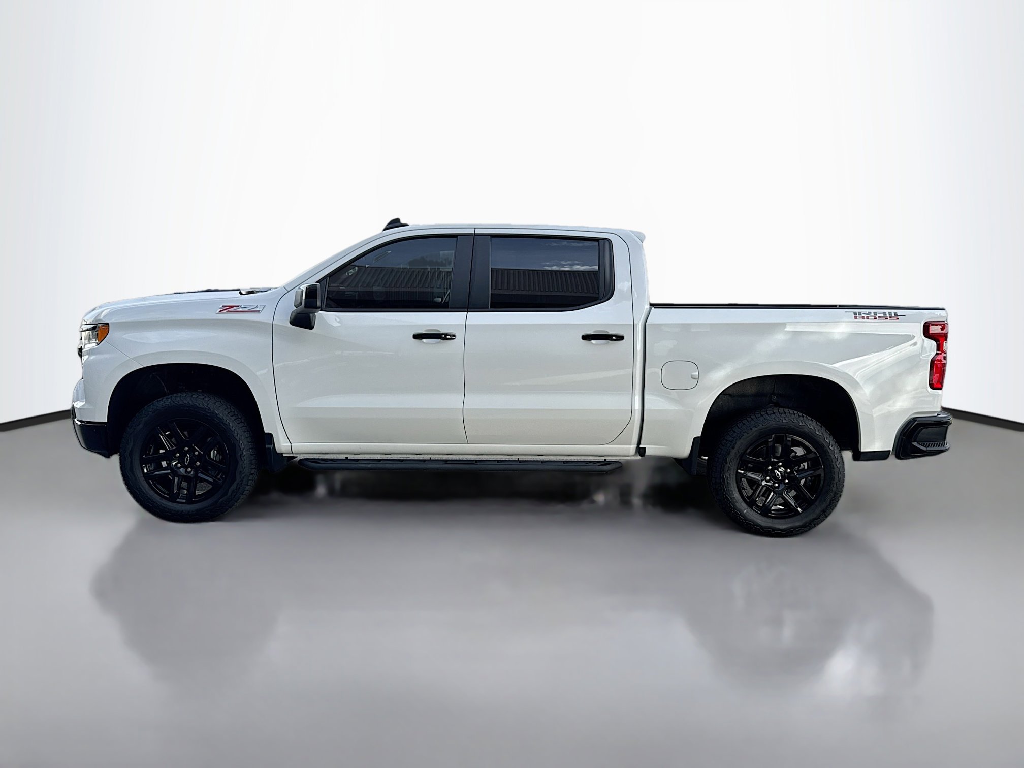 2025 Chevrolet Silverado 1500 LT Trail Boss photo 2