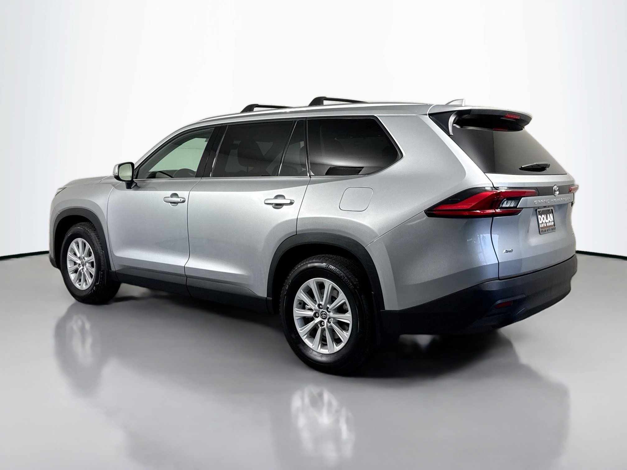 2024 Toyota Grand Highlander XLE photo 3